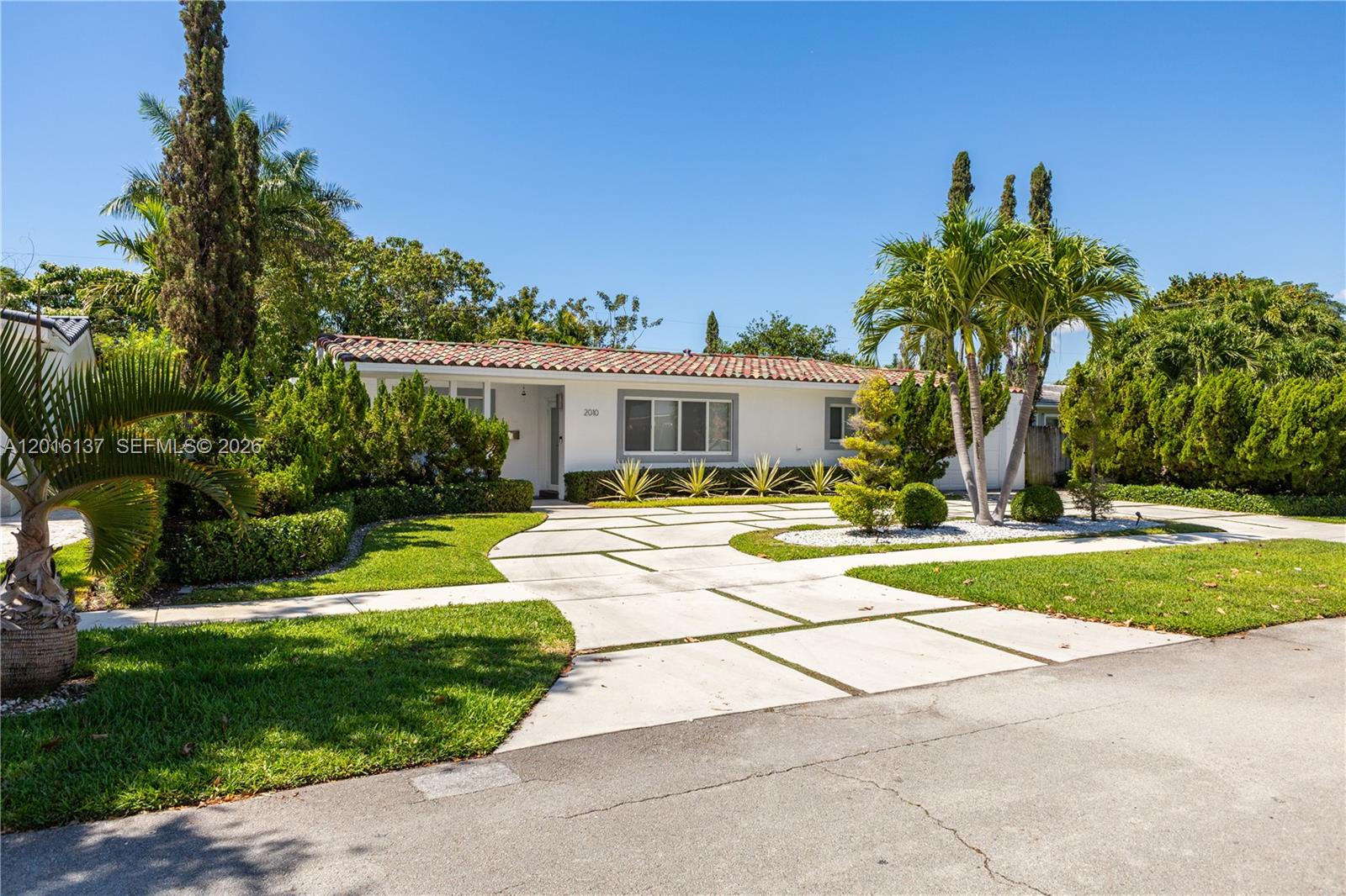 2010 Alamanda Dr North Miami, FL 33181