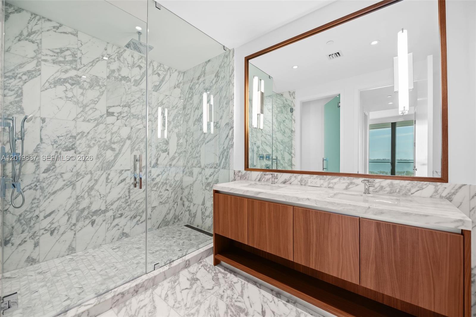 175 SE 25th Rd #801 Miami, FL 33129