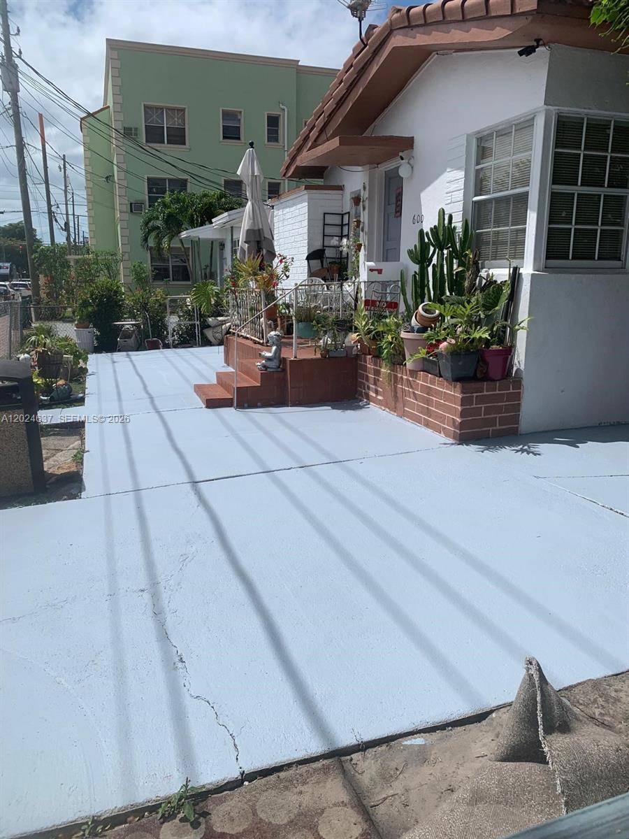 600 SW 16th Ave Miami, FL 33135