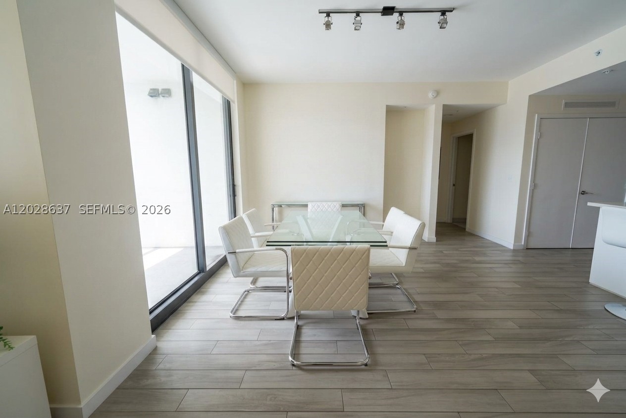 image Nine at Mary Brickell Village7