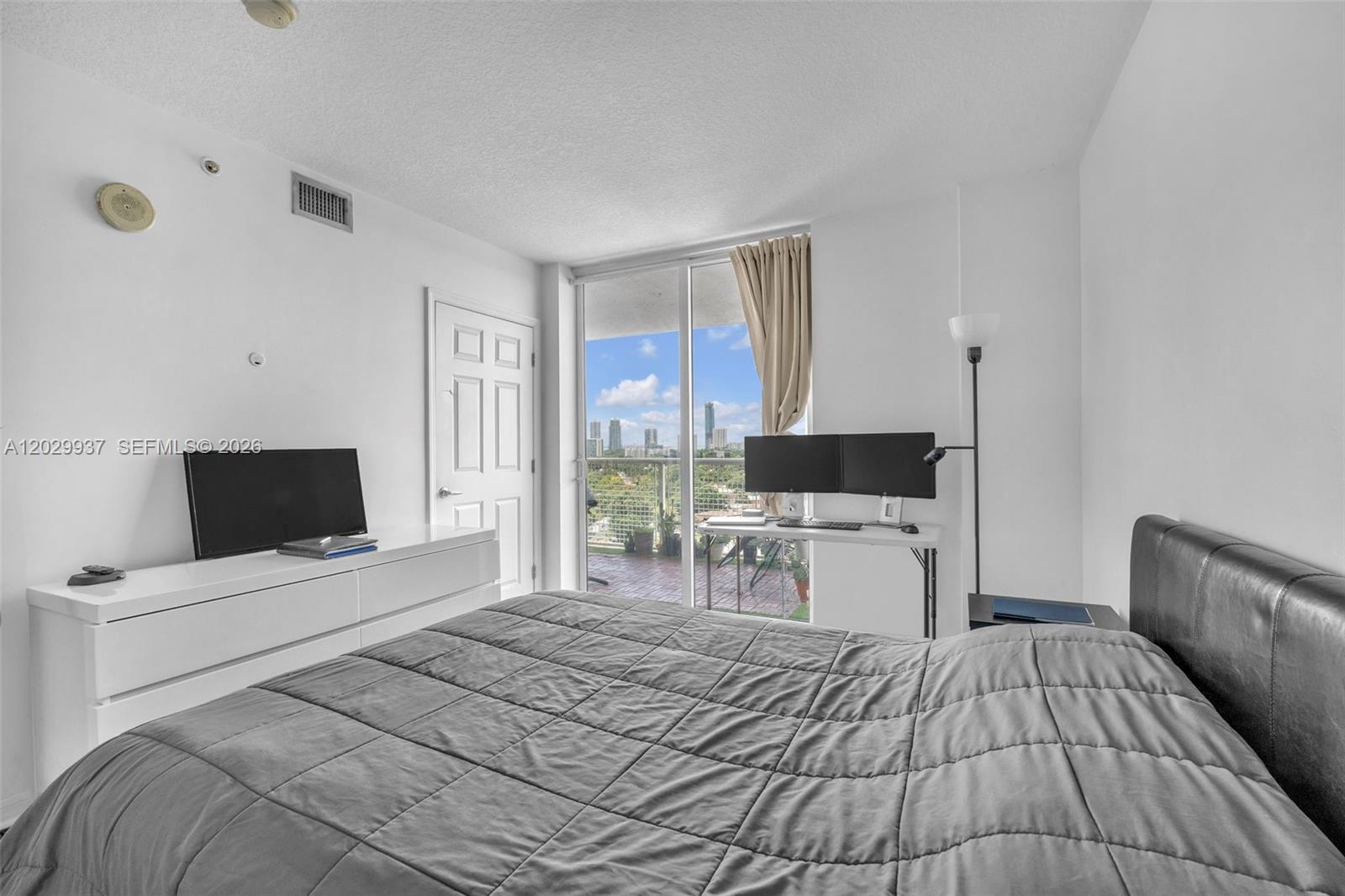 900 SW 8th St #1103 Miami, FL 33130