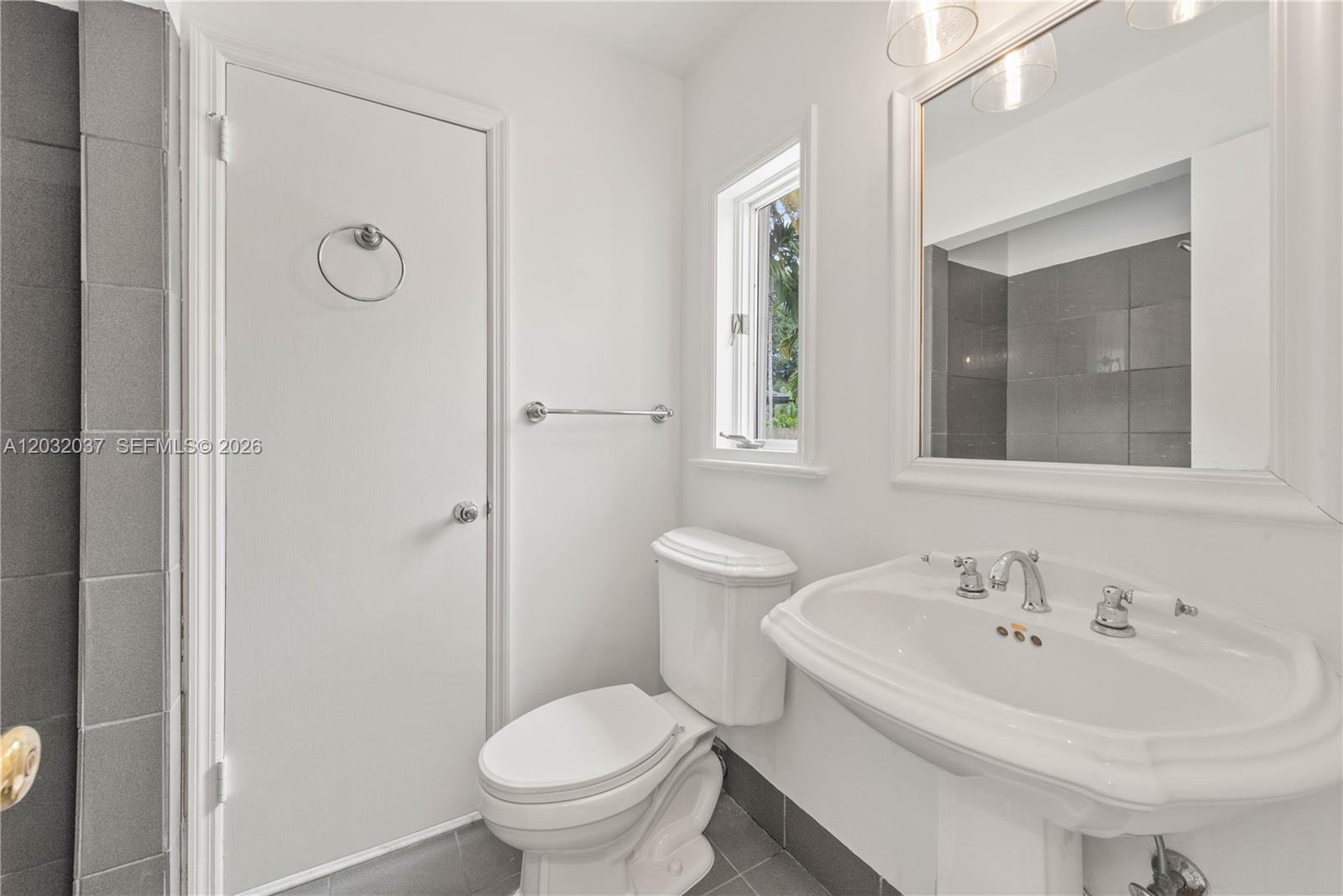 440 SW 29th Miami, FL 33129