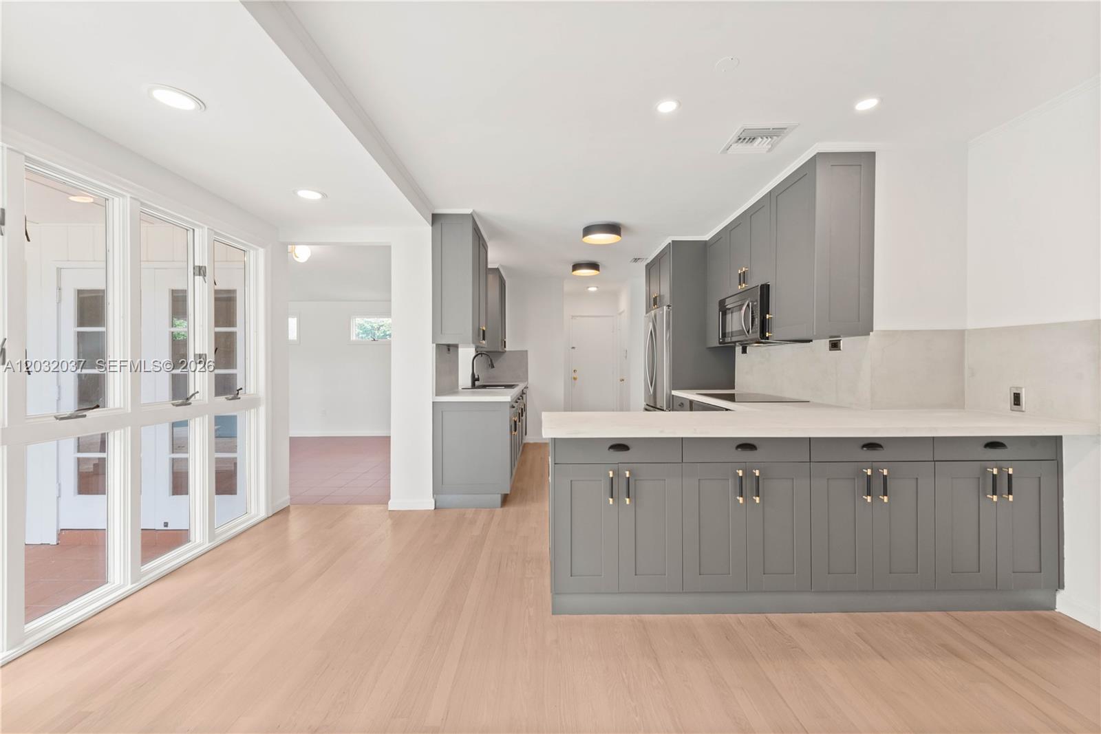 440 SW 29th Miami, FL 33129