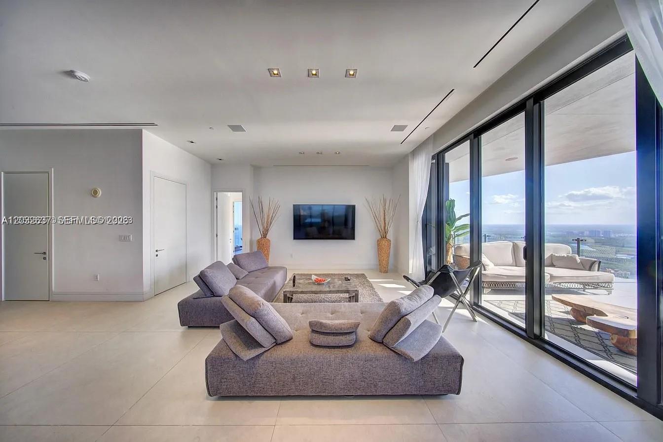 17141 Collins #4602 Sunny Isles Beach, FL 33160