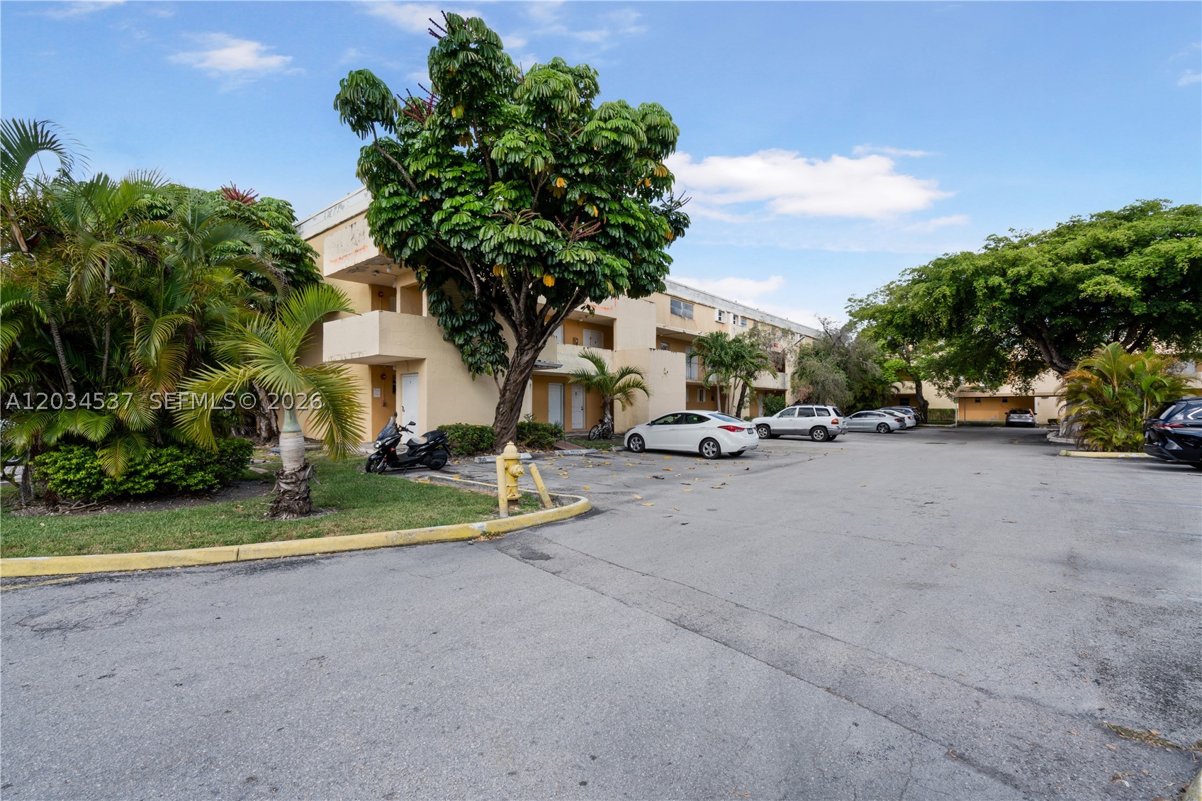 9371 Fontainebleau Blvd #I204 Miami, FL 33172