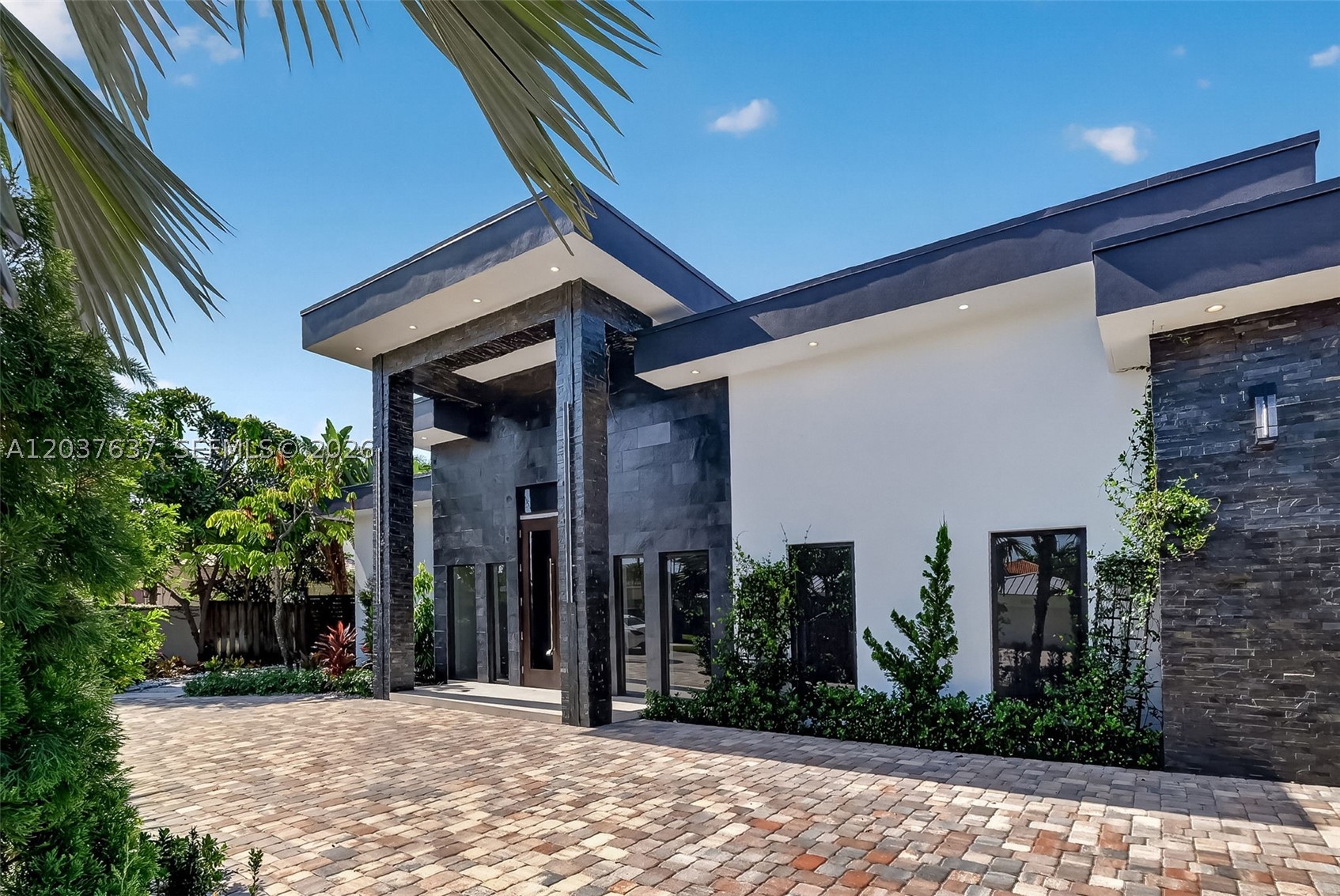 2832 NE 24th Ct Fort Lauderdale, FL 33305