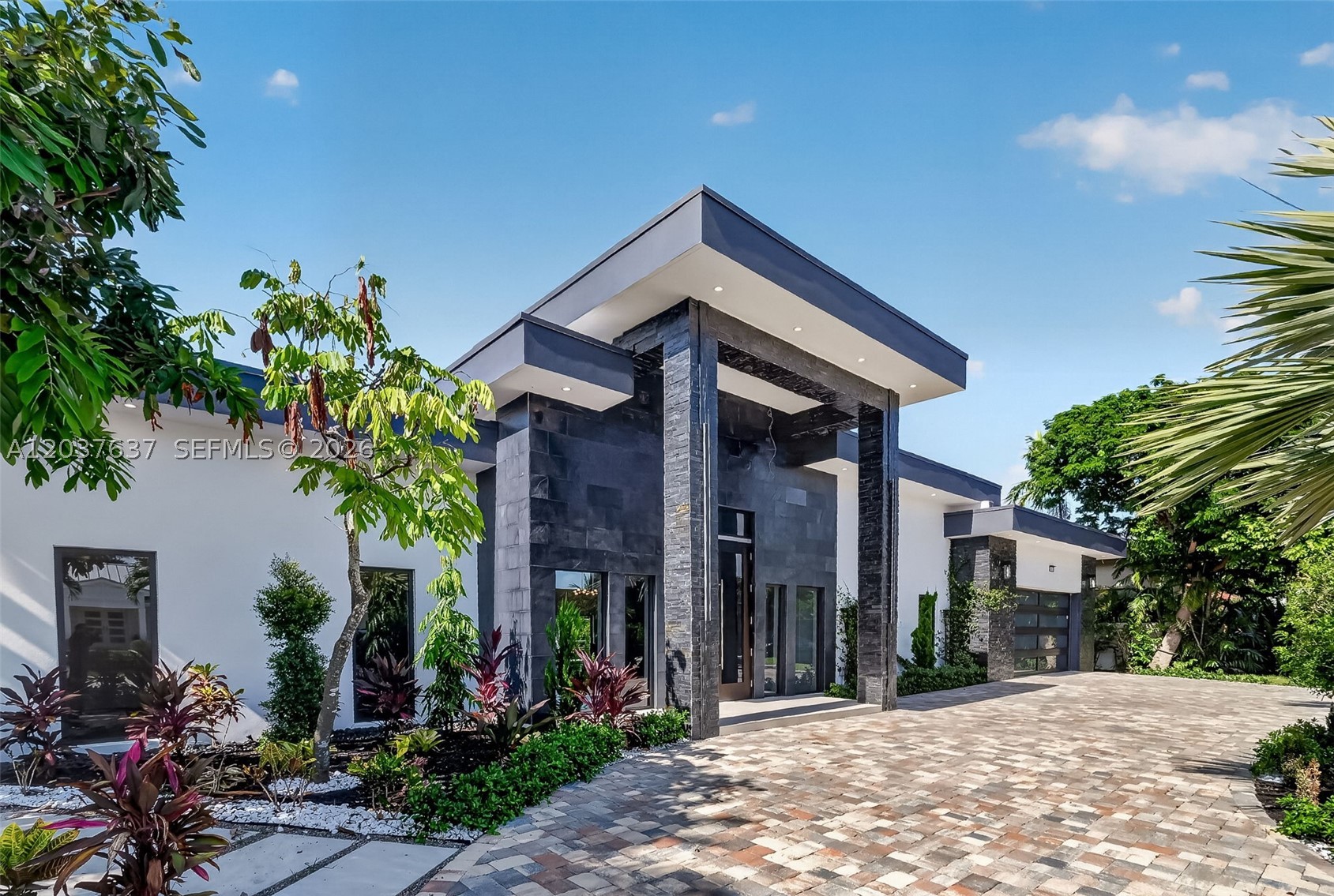2832 NE 24th Ct Fort Lauderdale, FL 33305