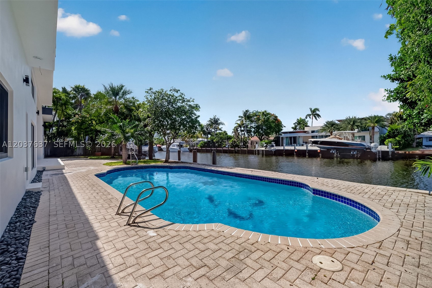 2832 NE 24th Ct Fort Lauderdale, FL 33305
