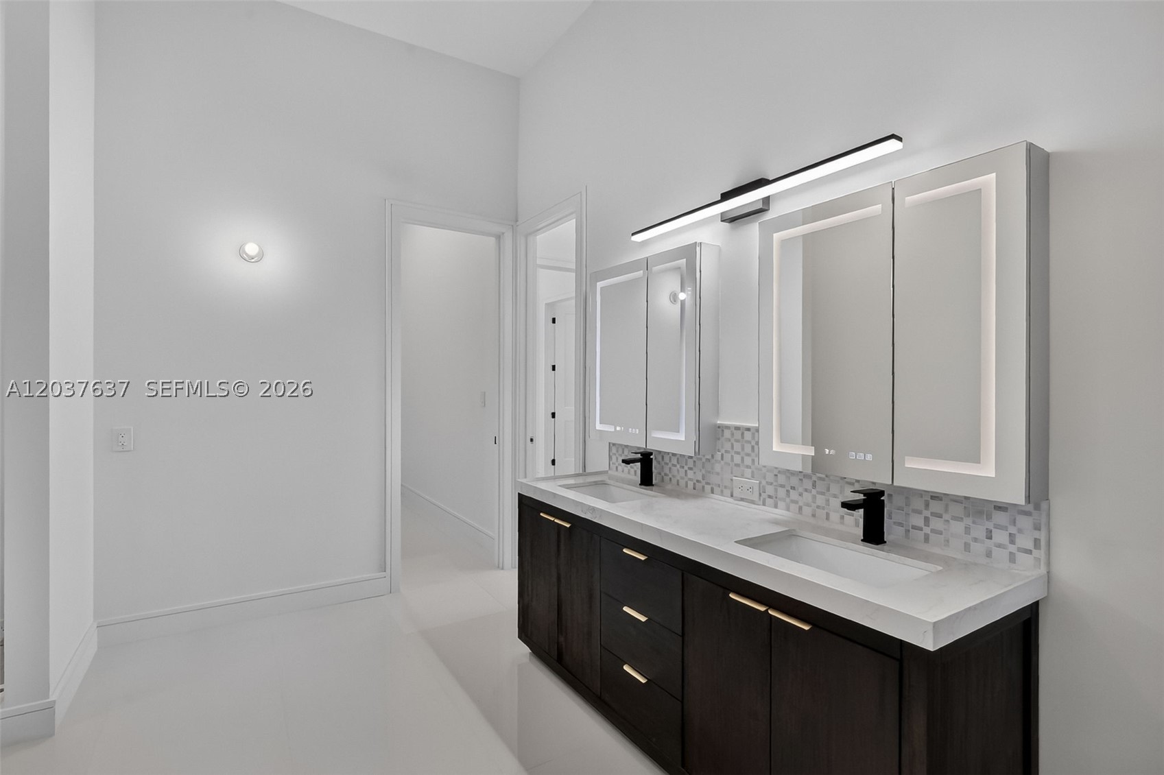 2832 NE 24th Ct Fort Lauderdale, FL 33305