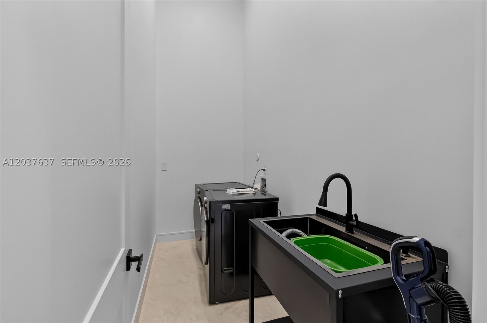 2832 NE 24th Ct Fort Lauderdale, FL 33305