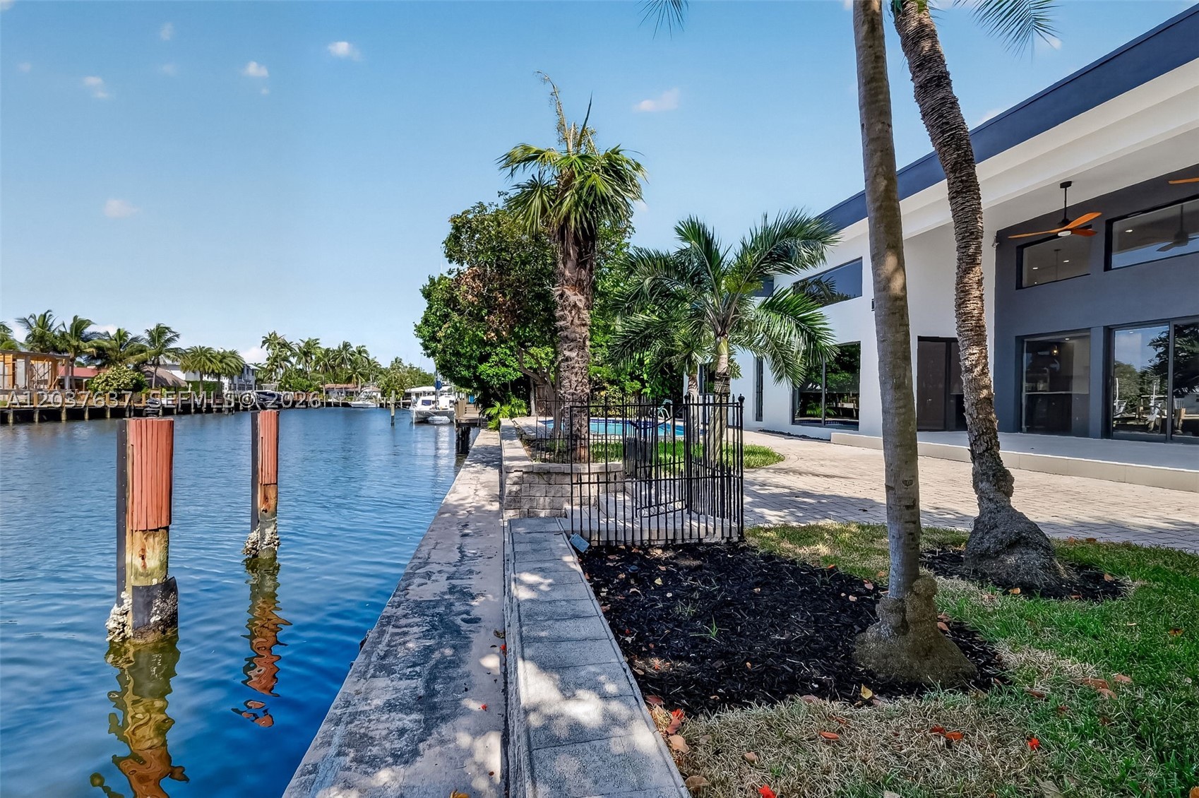 2832 NE 24th Ct Fort Lauderdale, FL 33305
