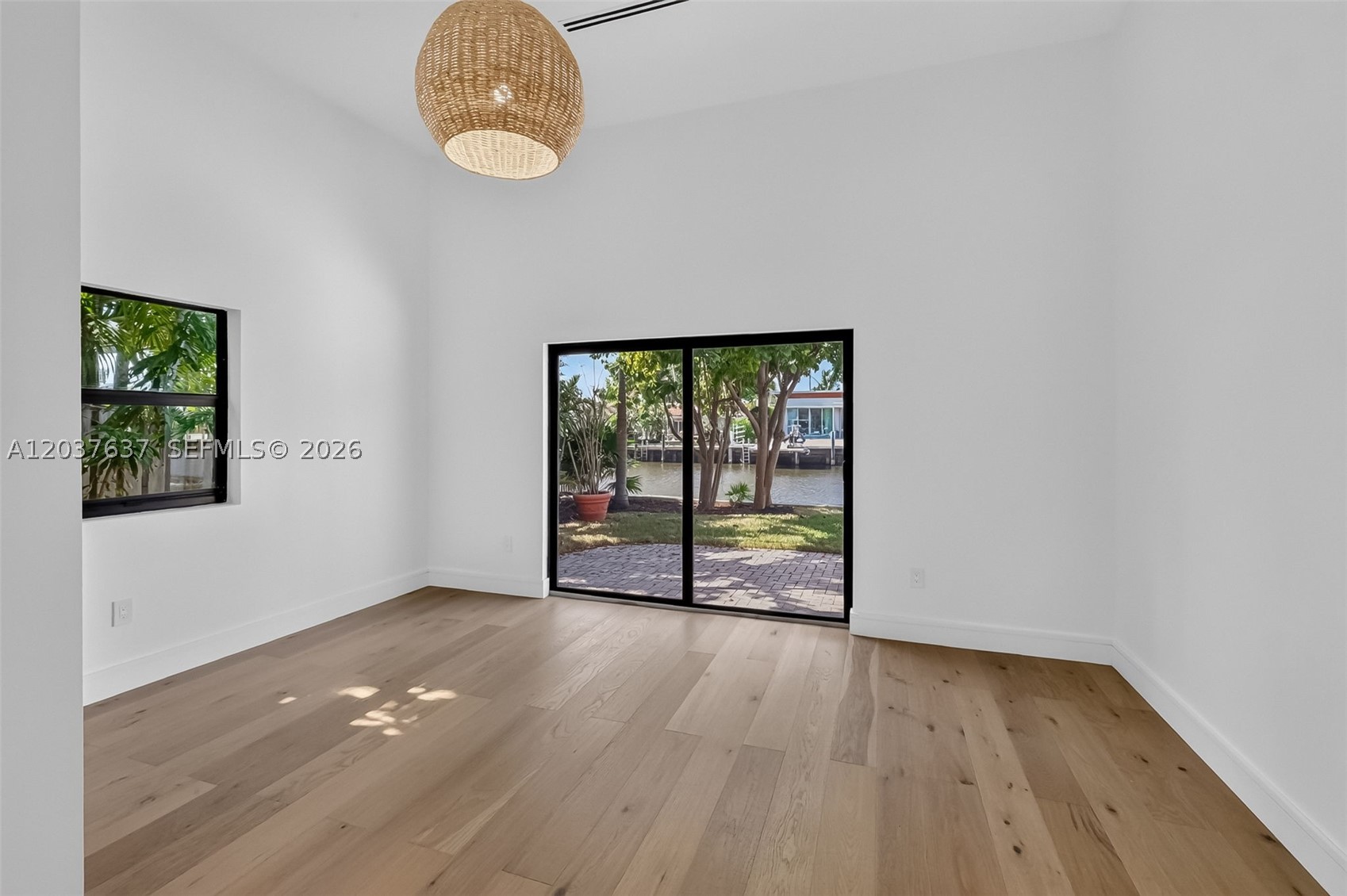 2832 NE 24th Ct Fort Lauderdale, FL 33305