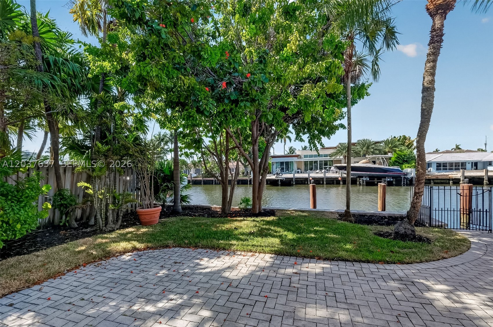 2832 NE 24th Ct Fort Lauderdale, FL 33305
