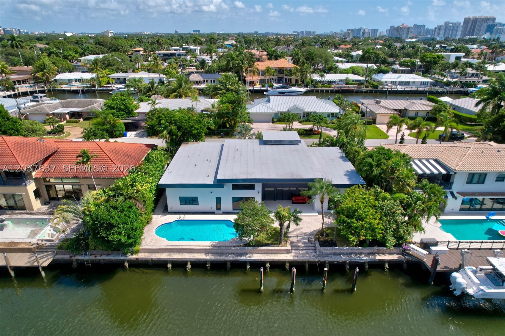 2832 NE 24th Ct Fort Lauderdale, FL 33305