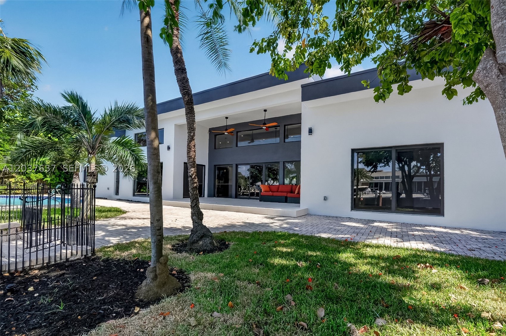 2832 NE 24th Ct Fort Lauderdale, FL 33305