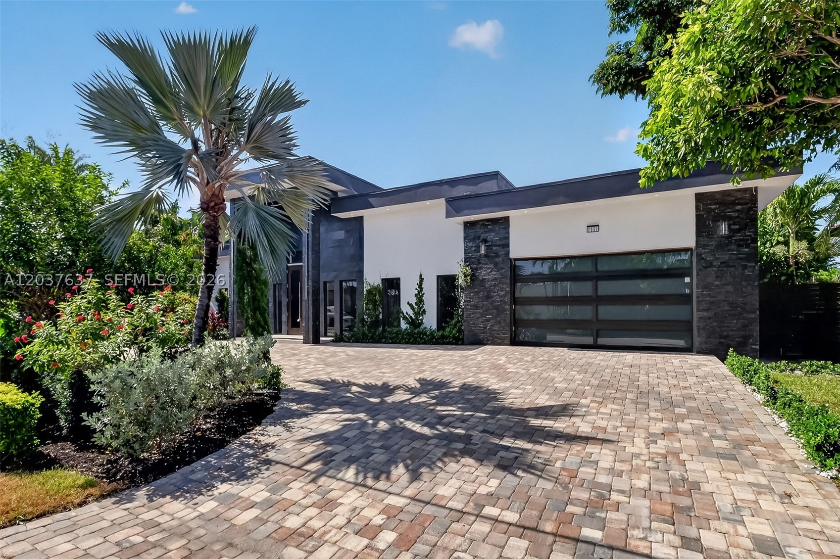 2832 NE 24th Ct Fort Lauderdale, FL 33305