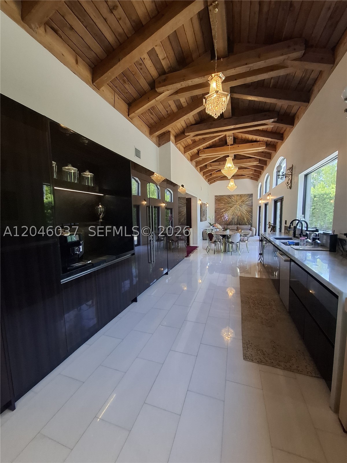 6350 Pinetree Dr Miami Beach, FL 33141