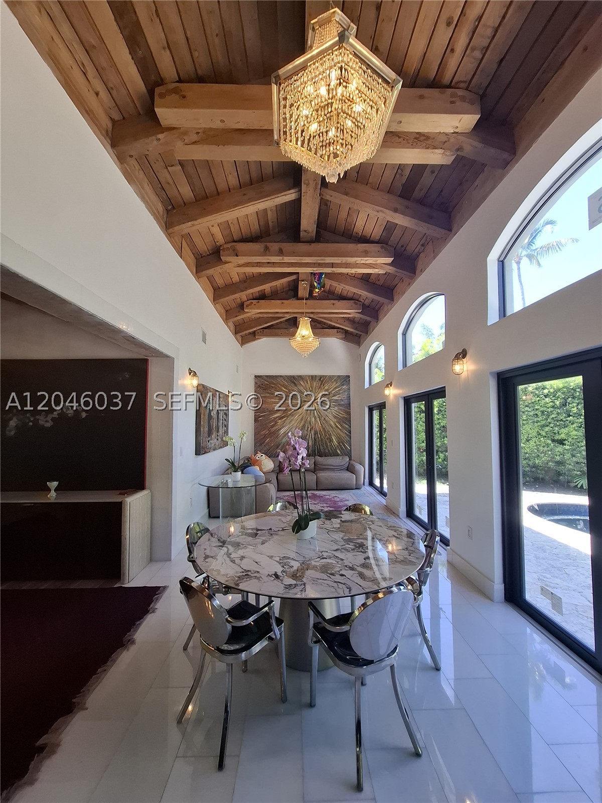 6350 Pinetree Dr Miami Beach, FL 33141
