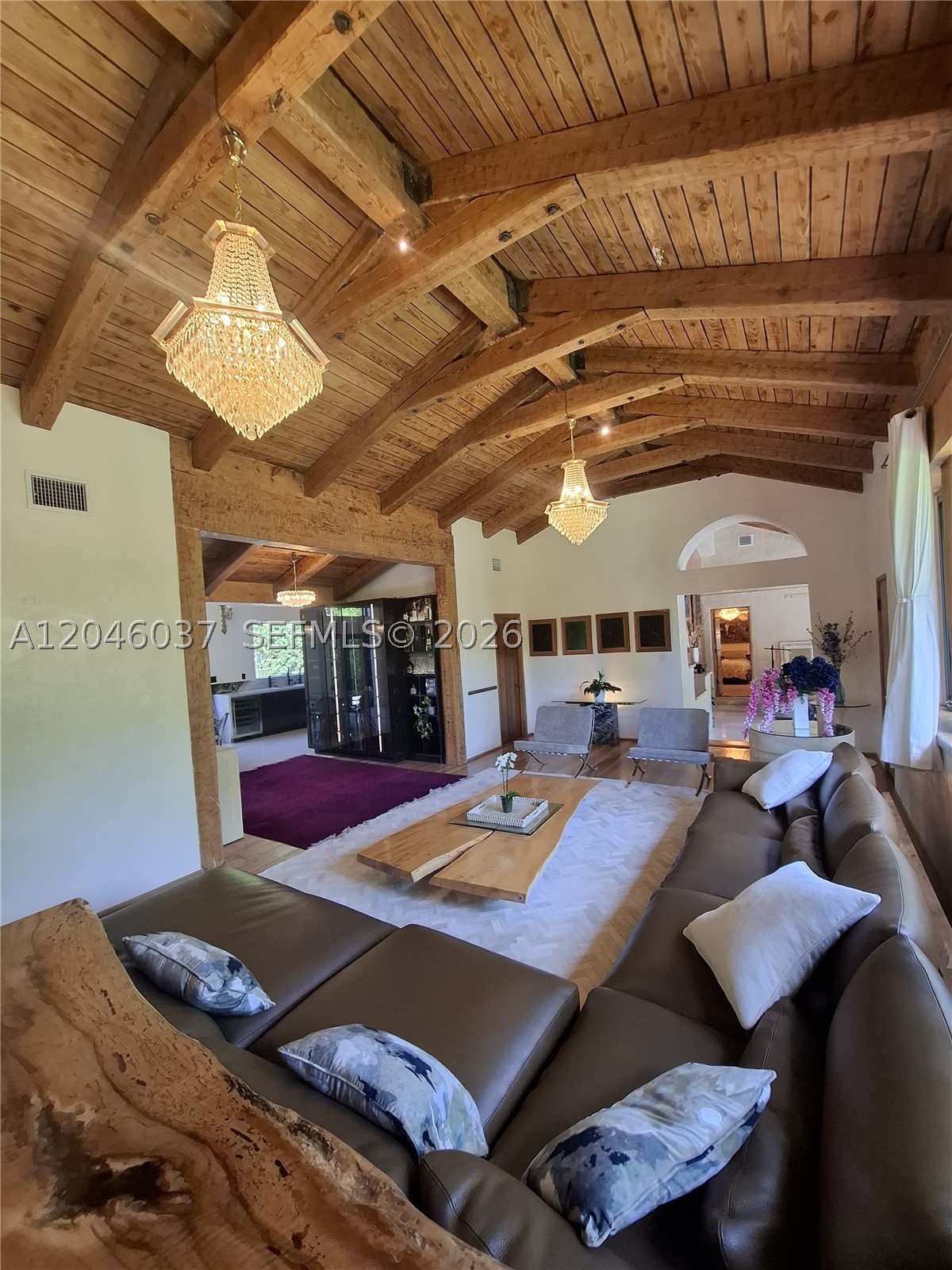 6350 Pinetree Dr Miami Beach, FL 33141