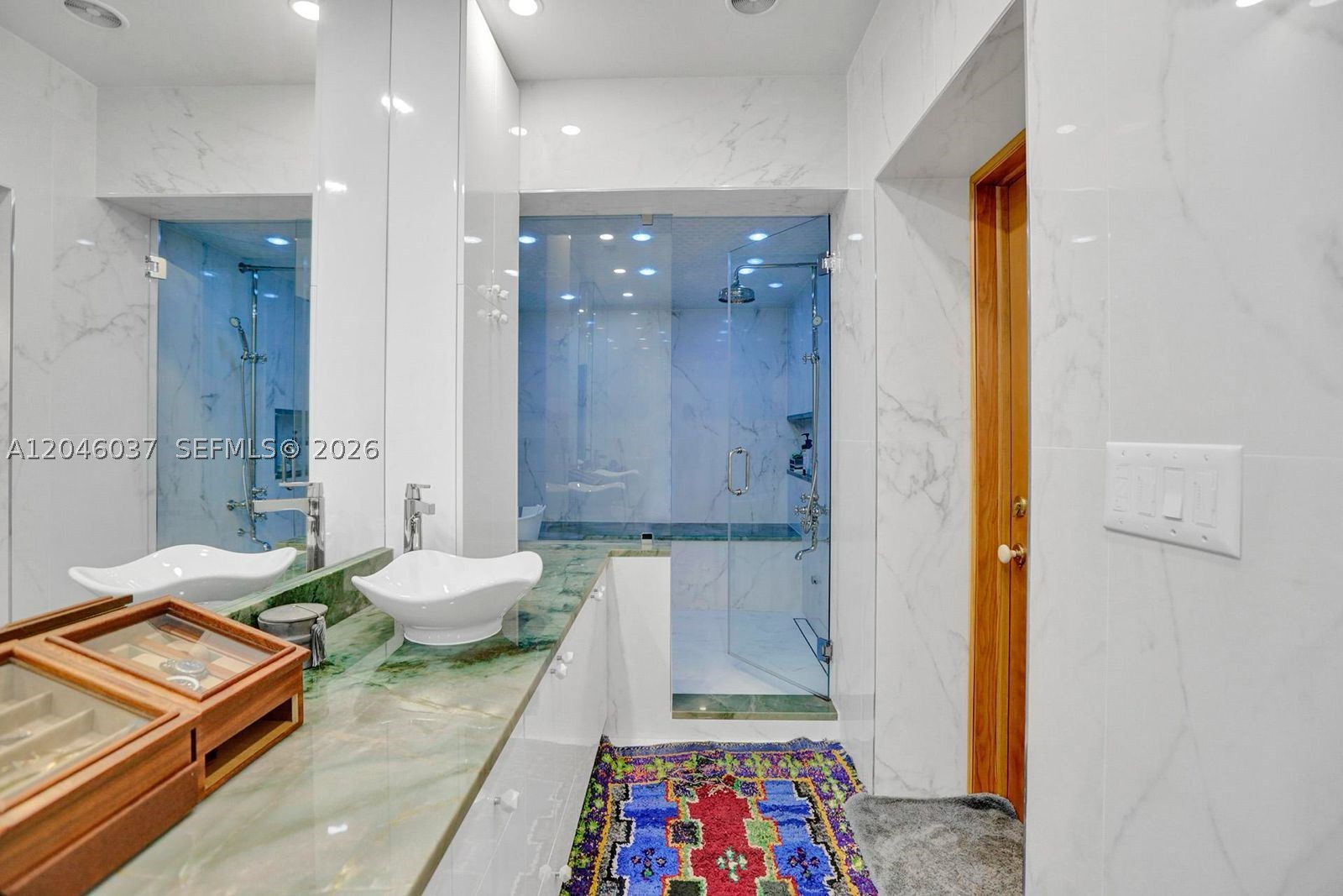 6350 Pinetree Dr Miami Beach, FL 33141