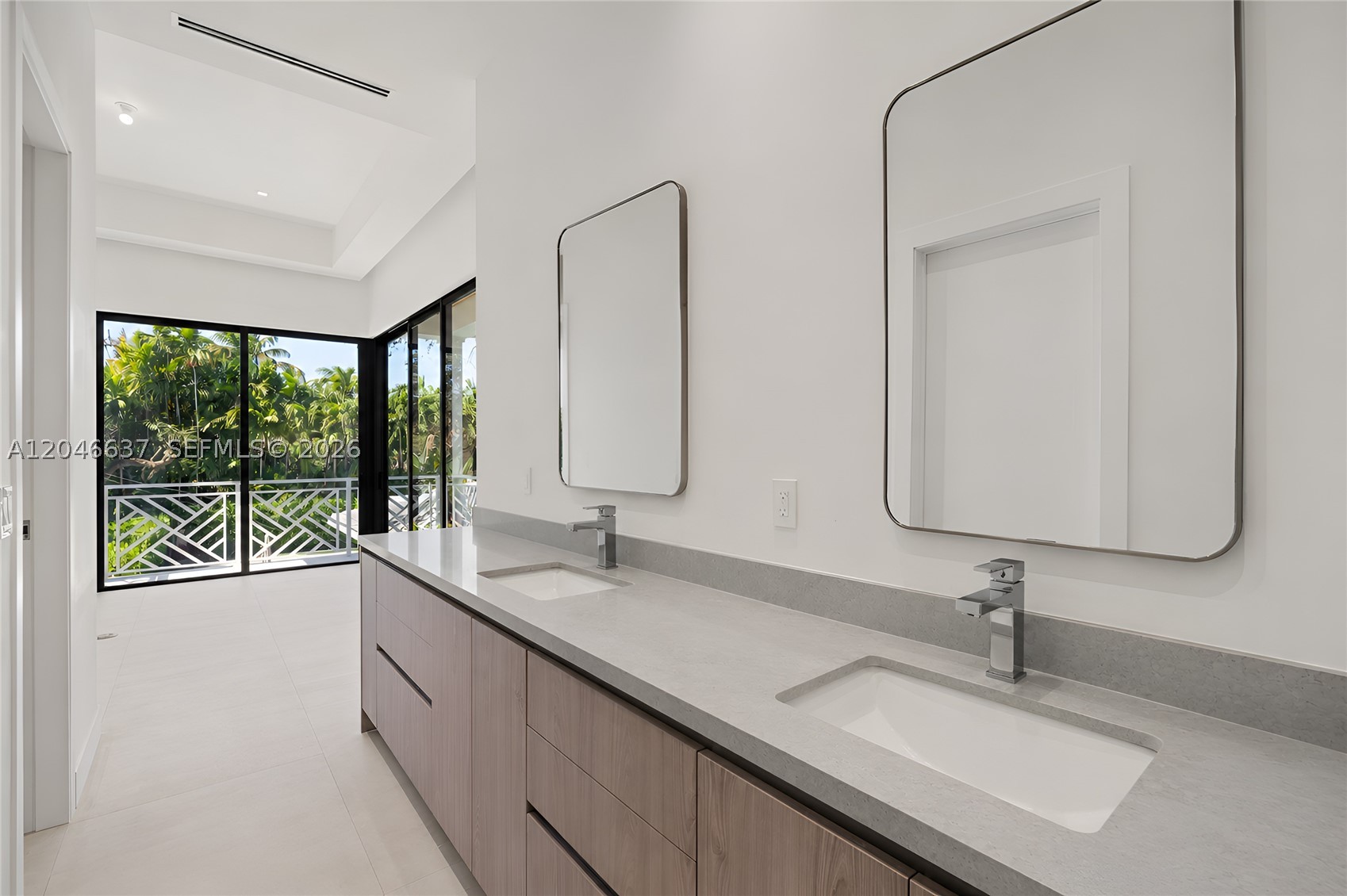 2712 S Le Jeune Rd Coral Gables, FL 33134