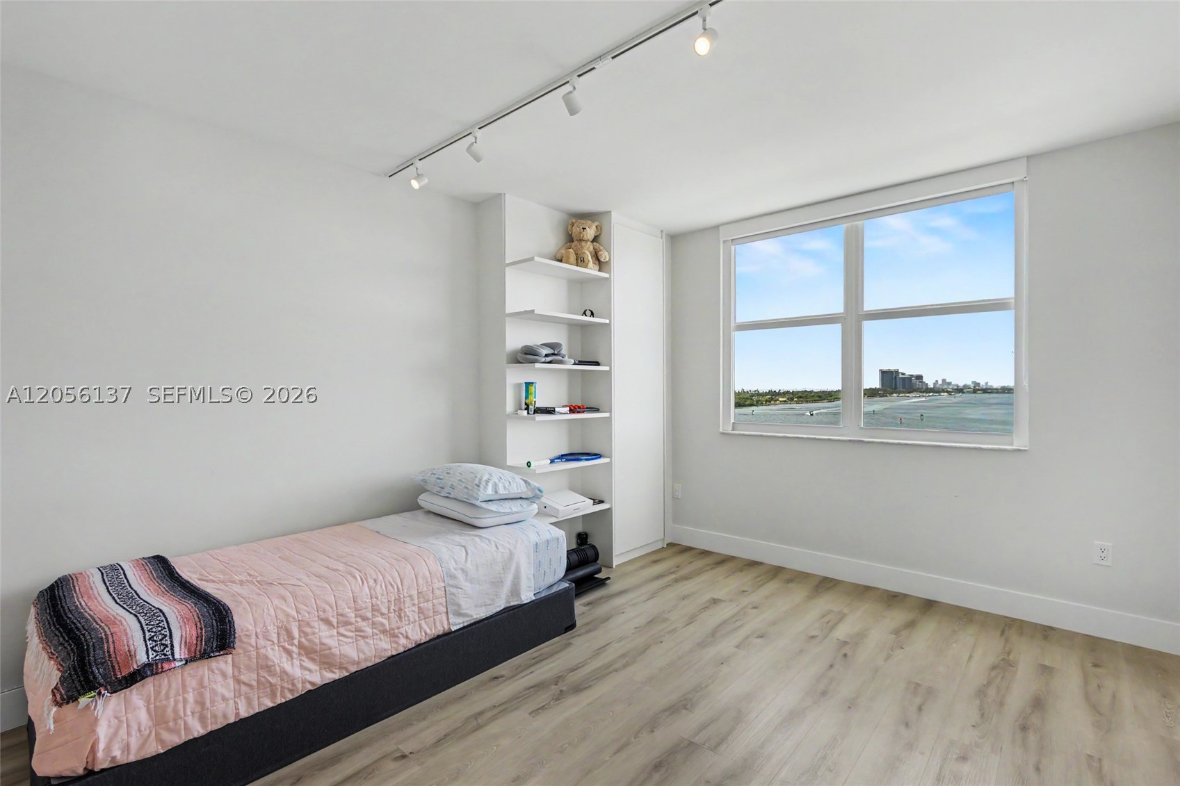 image Arlen House West28