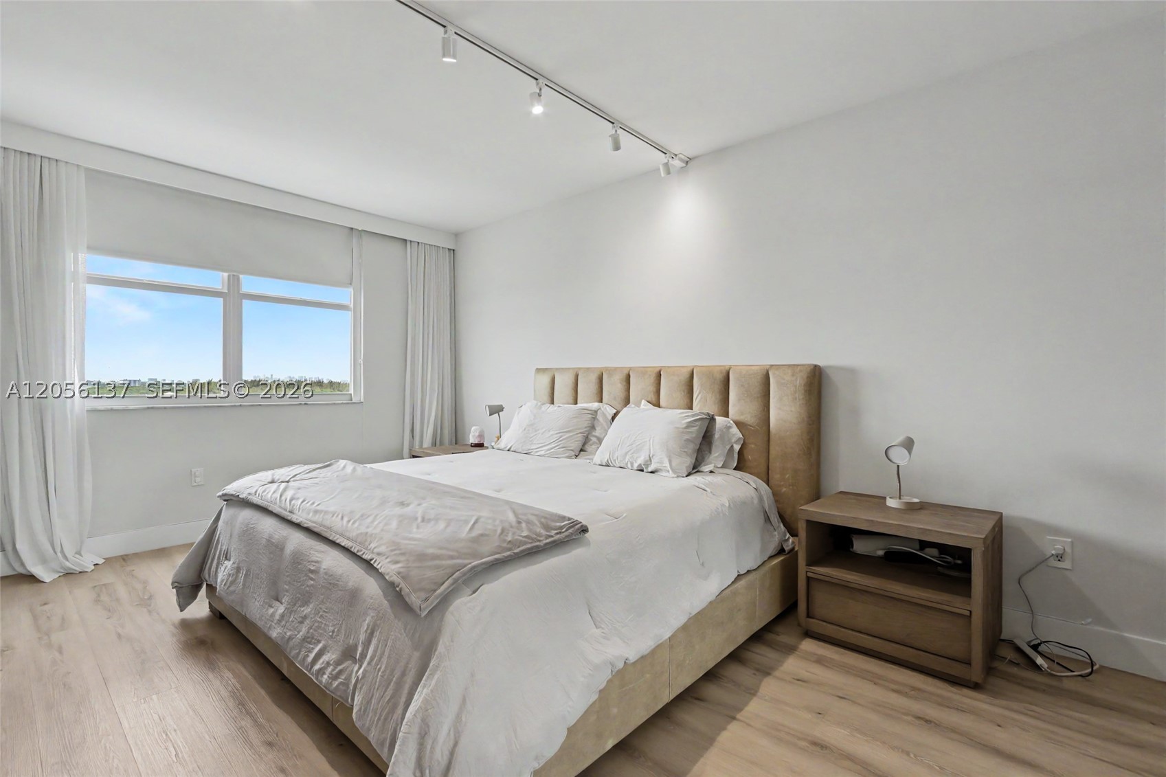image Arlen House West33