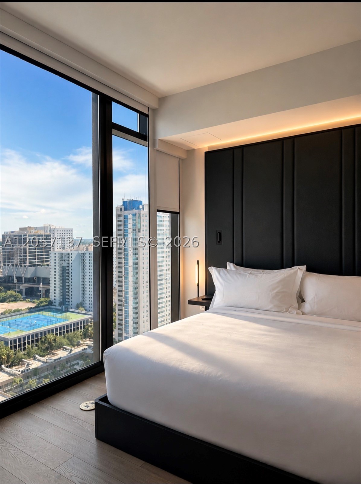 image E11EVEN Hotel & Residences3