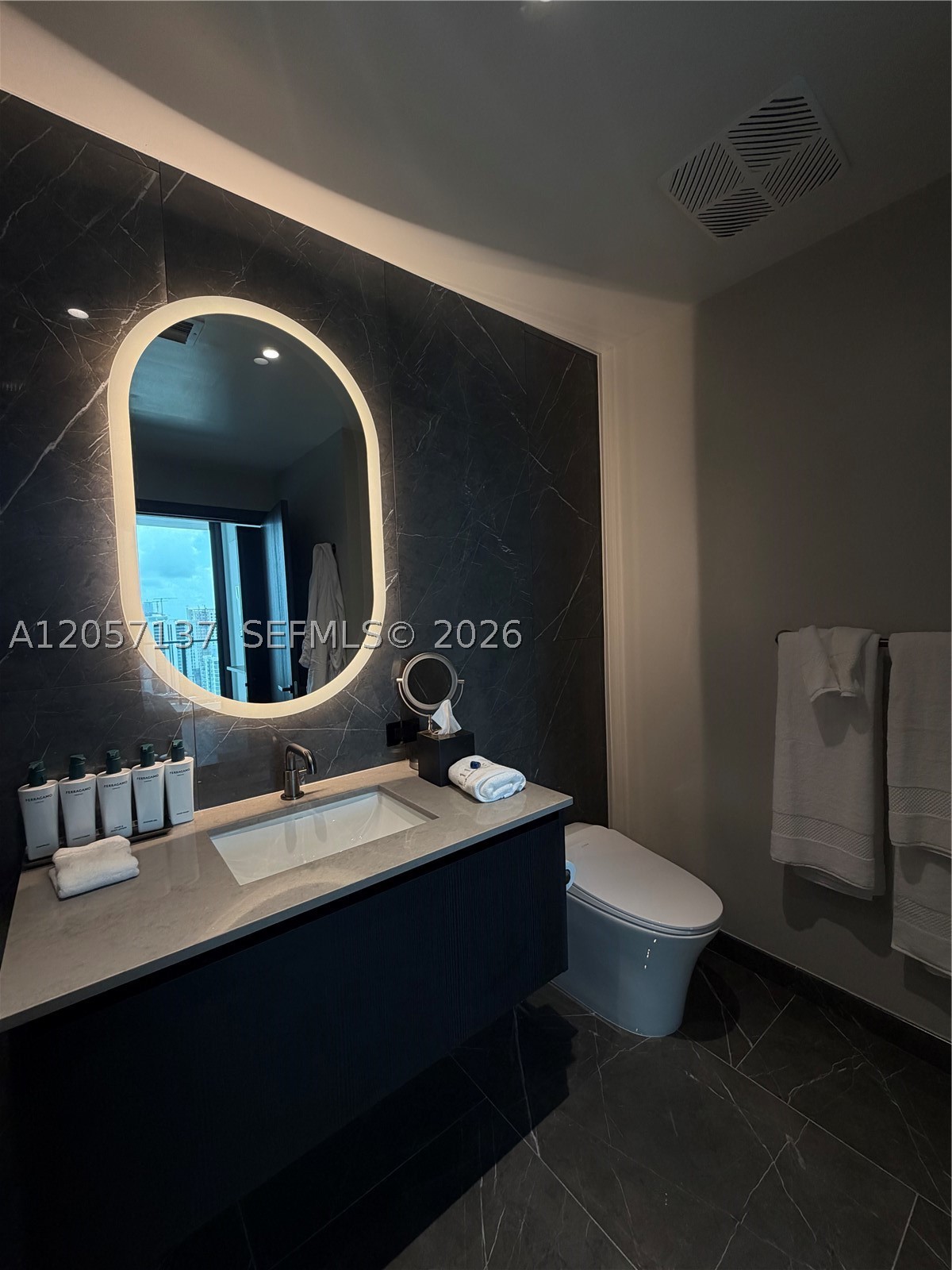image E11EVEN Hotel & Residences4