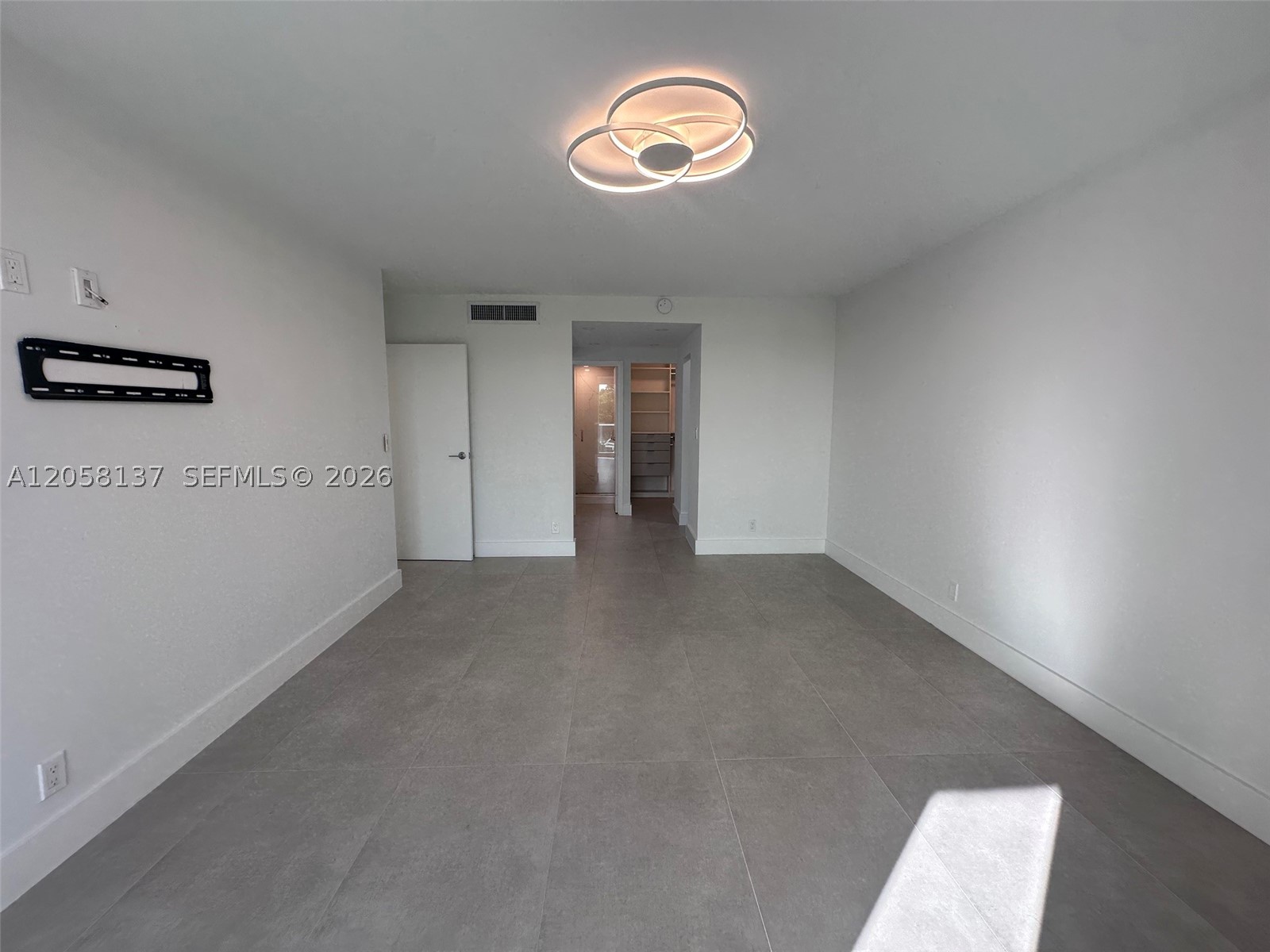 image Arlen House East17