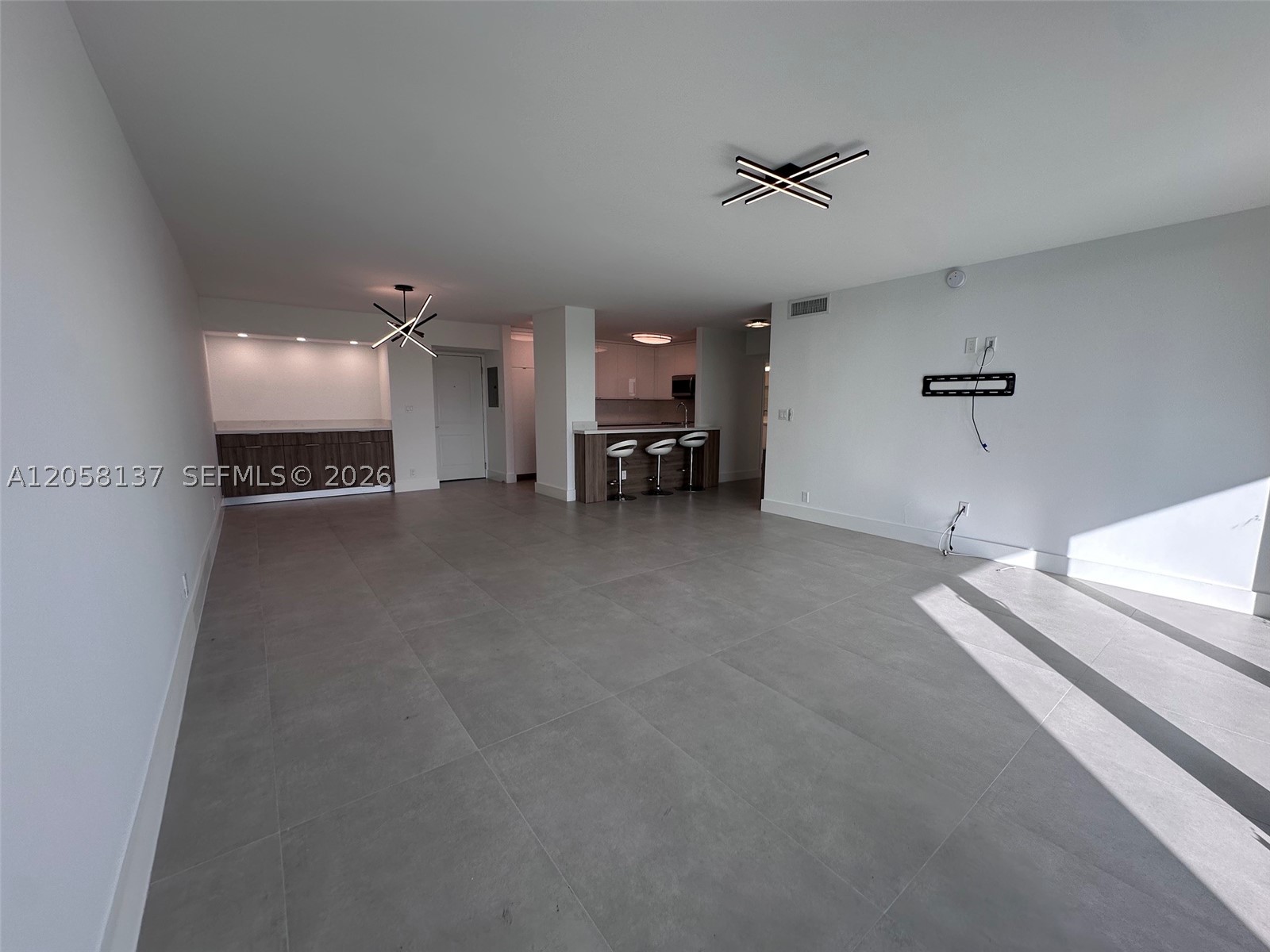 image Arlen House East7