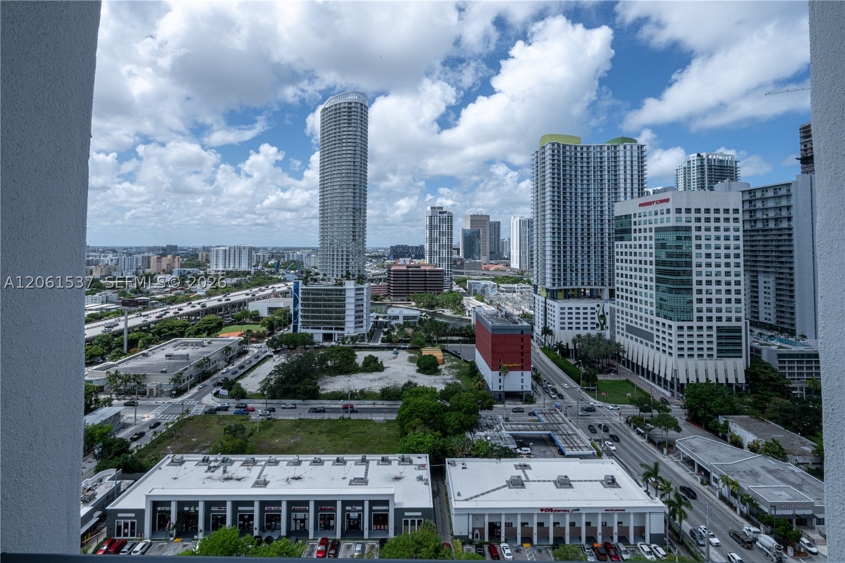 image Smart Brickell I27