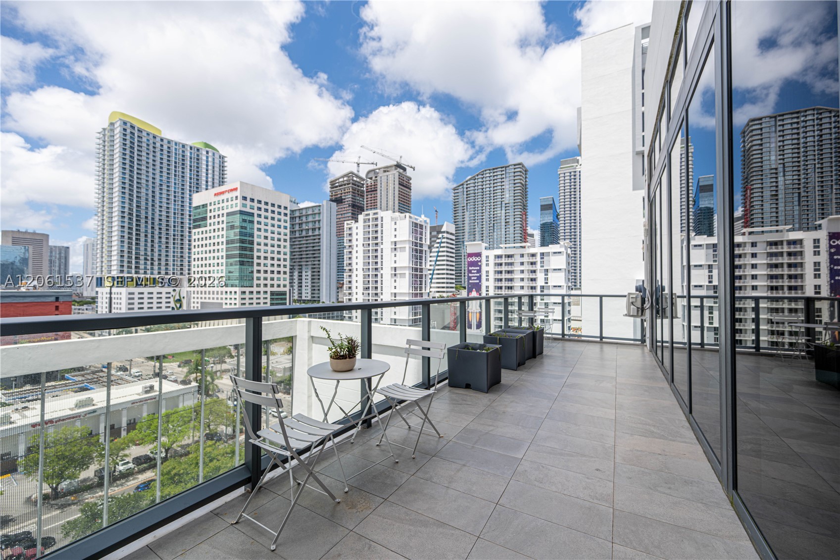 image Smart Brickell I37