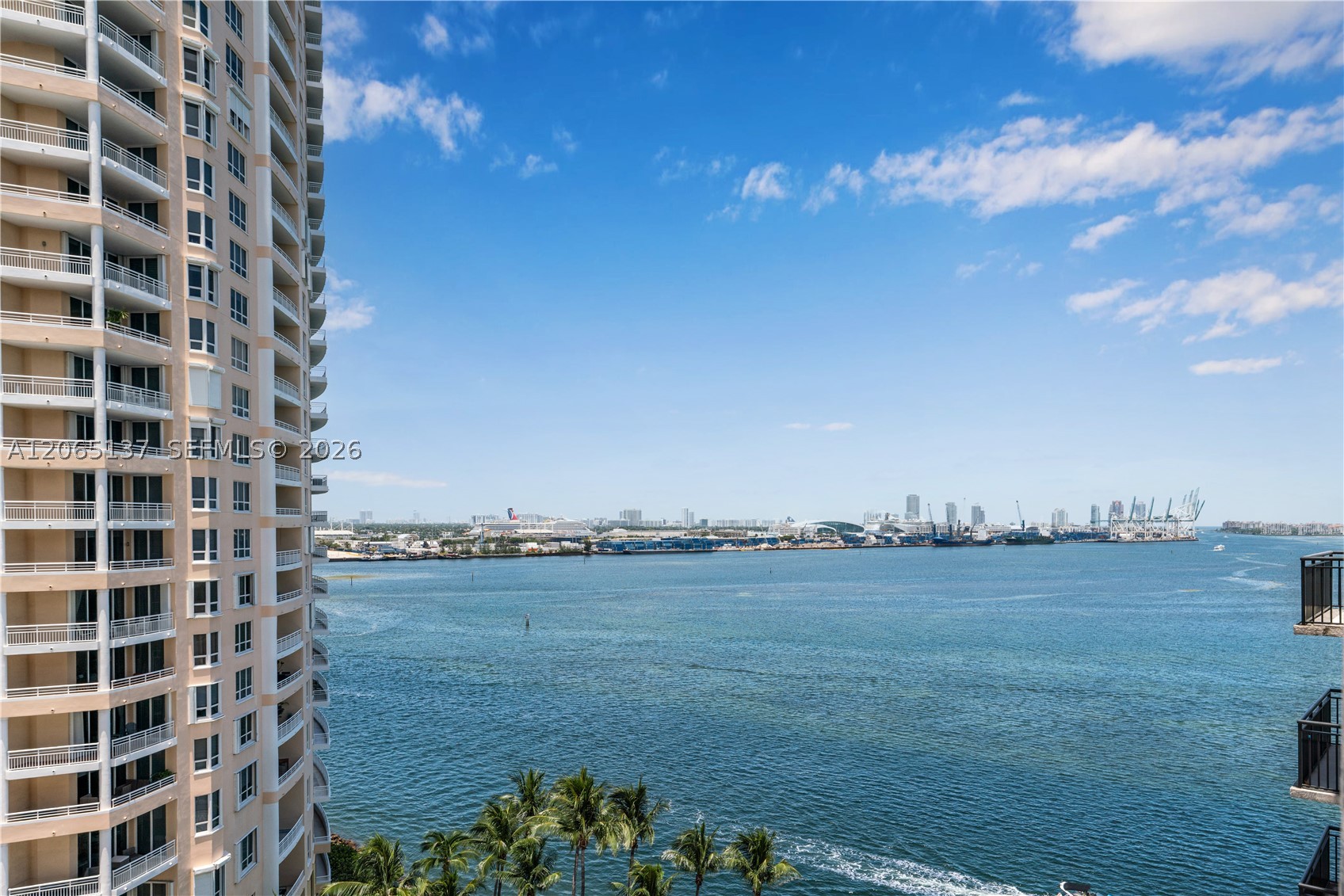 540 Brickell Key Dr #1422