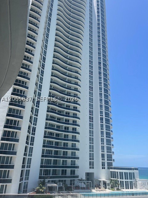 15901 Collins Ave #604