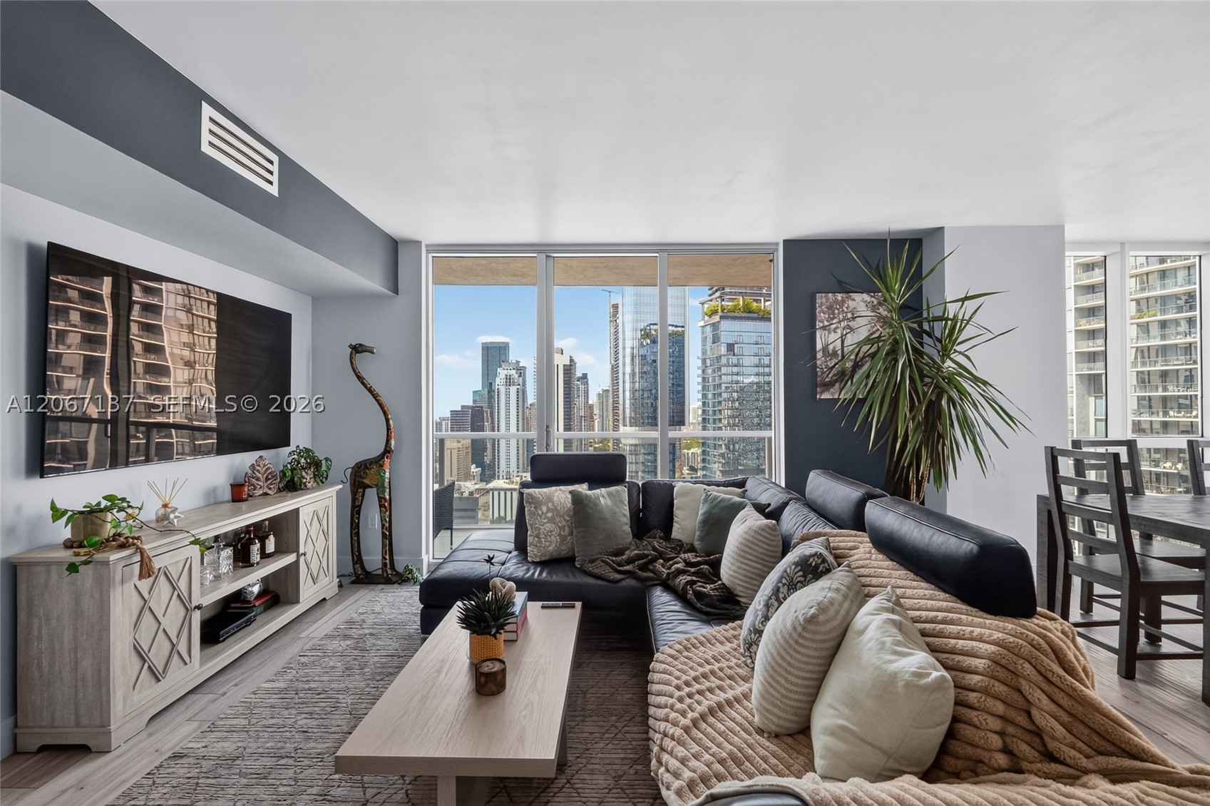 image 500 Brickell West1