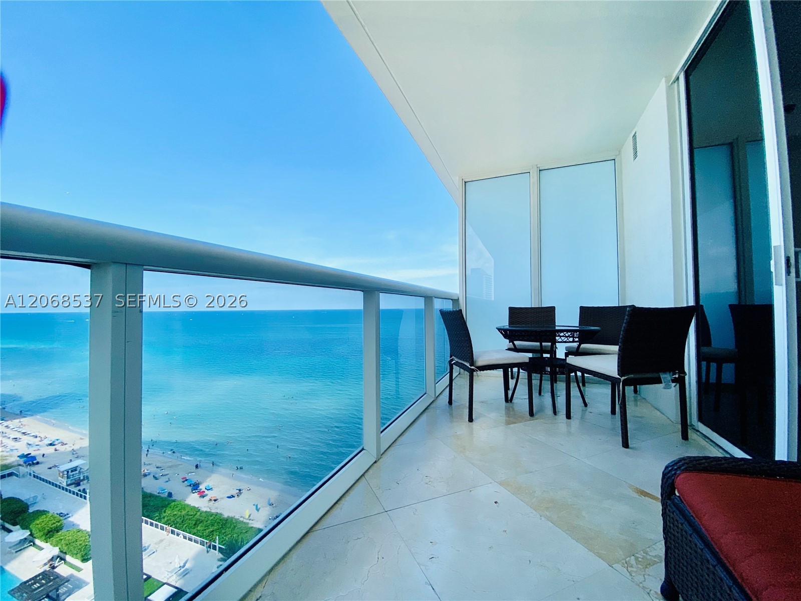 image Beach Club 212