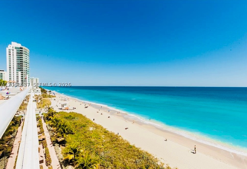 image Beach Club 244