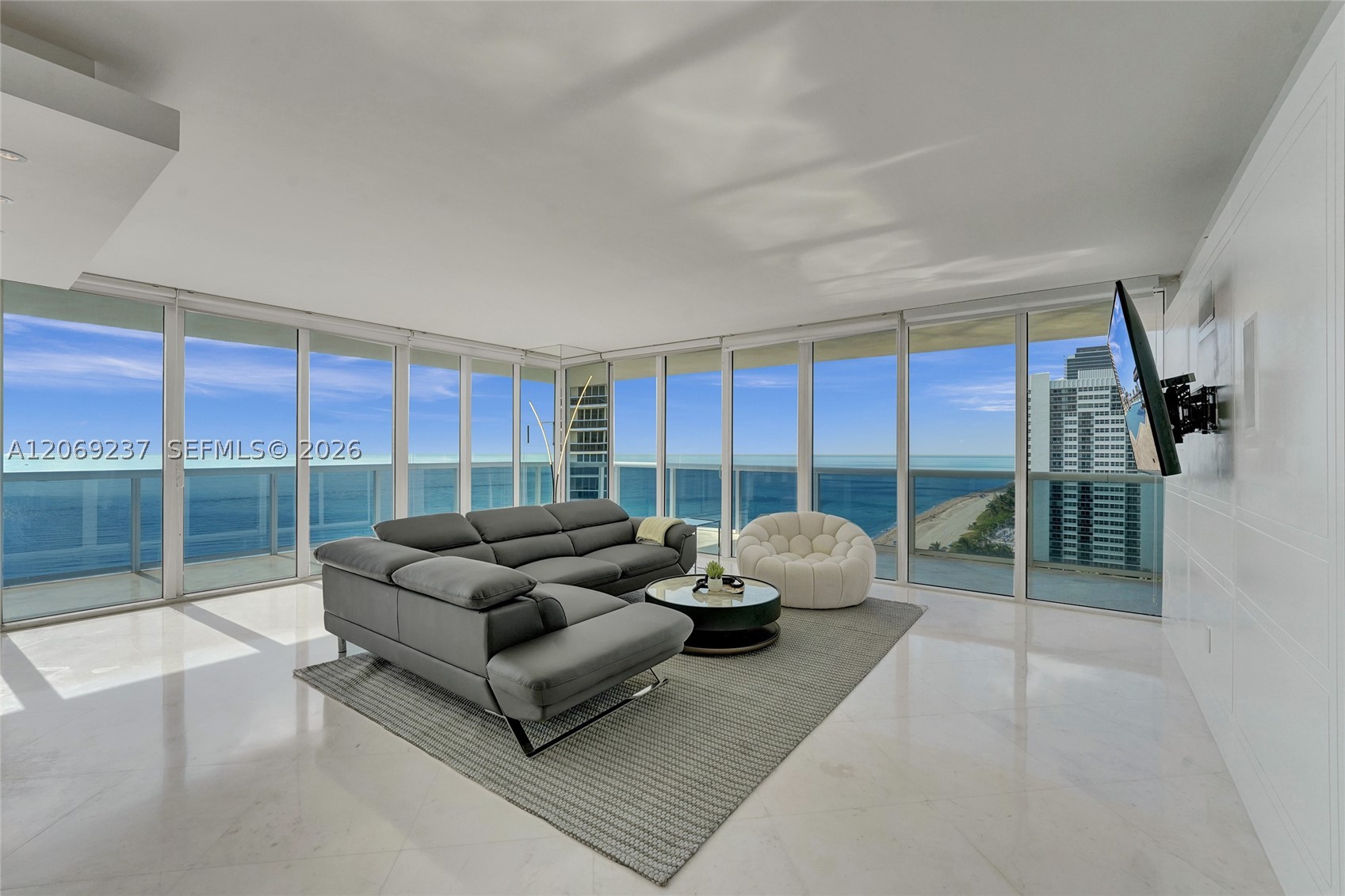 image Beach Club 214