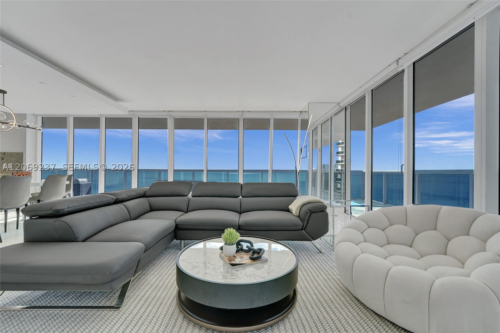 image Beach Club 220