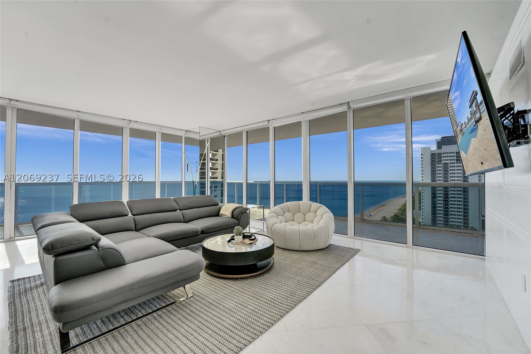image Beach Club 221