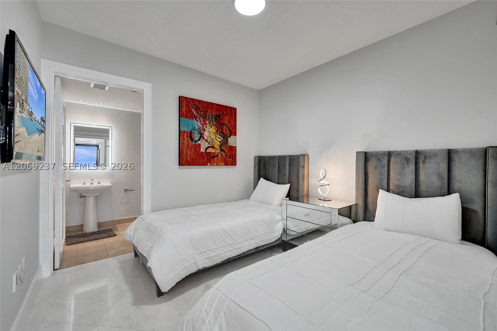 image Beach Club 235