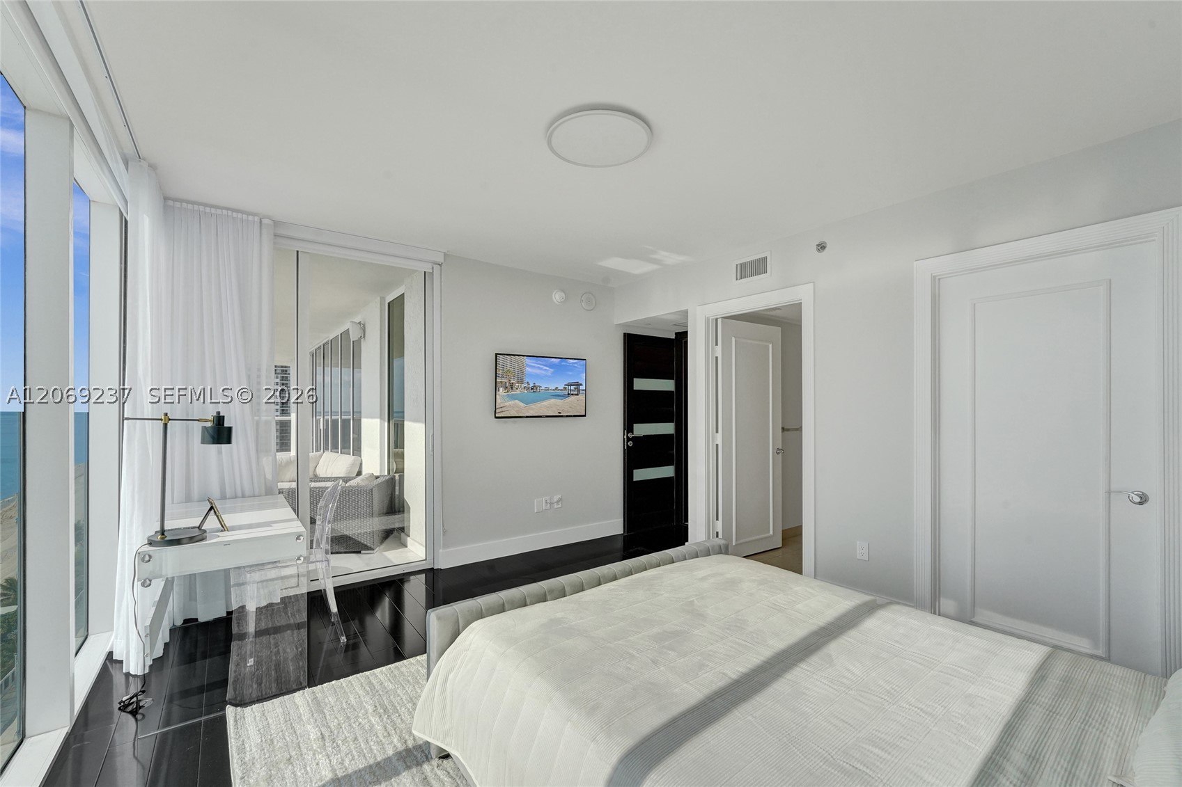 image Beach Club 245