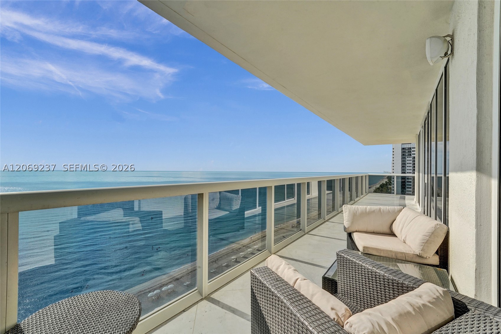 image Beach Club 249