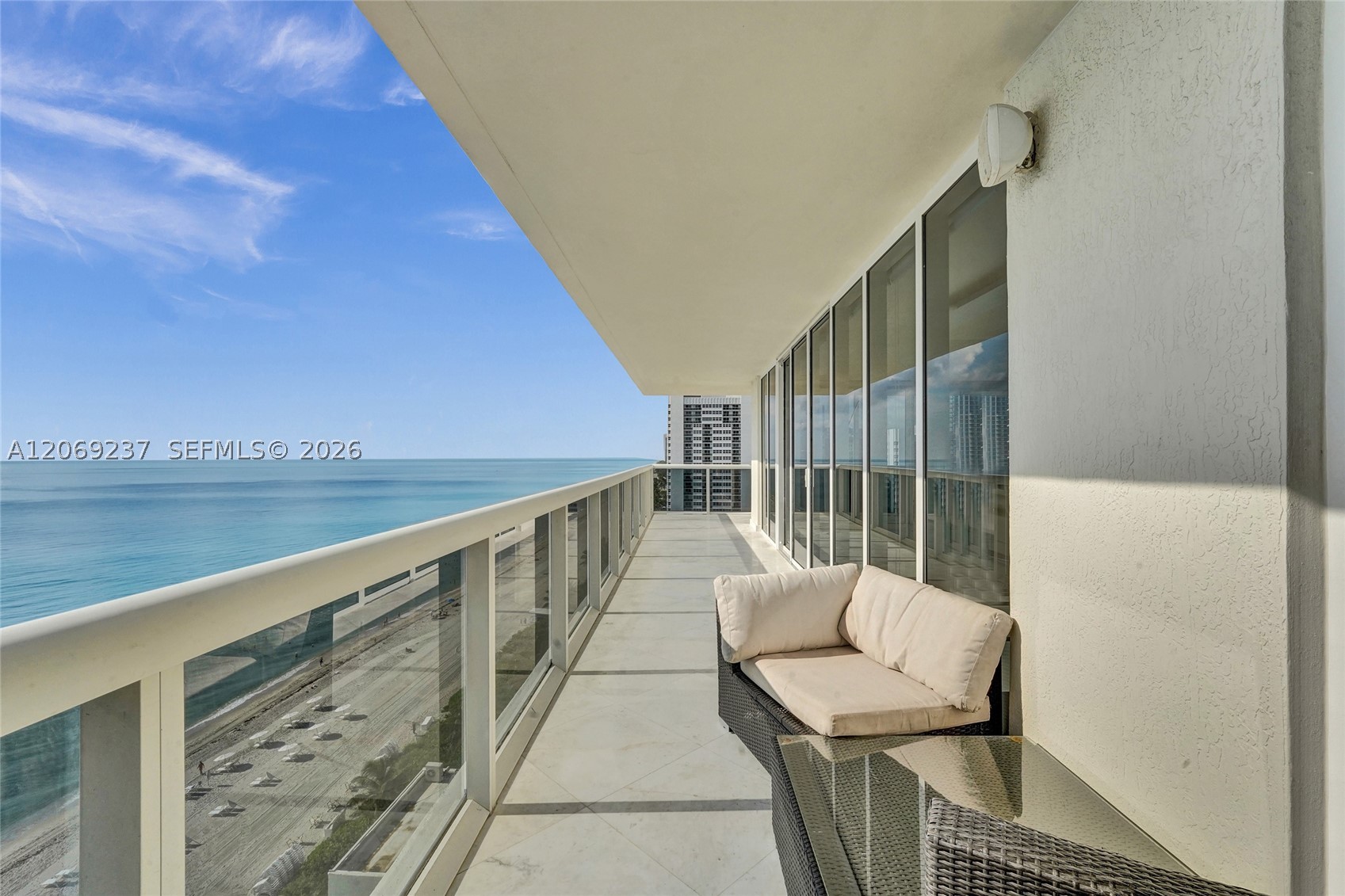 image Beach Club 250