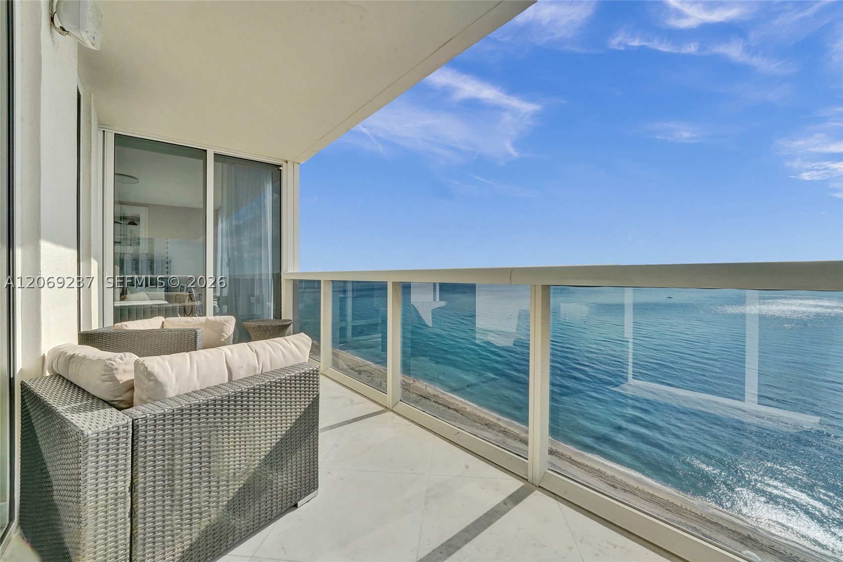 image Beach Club 251