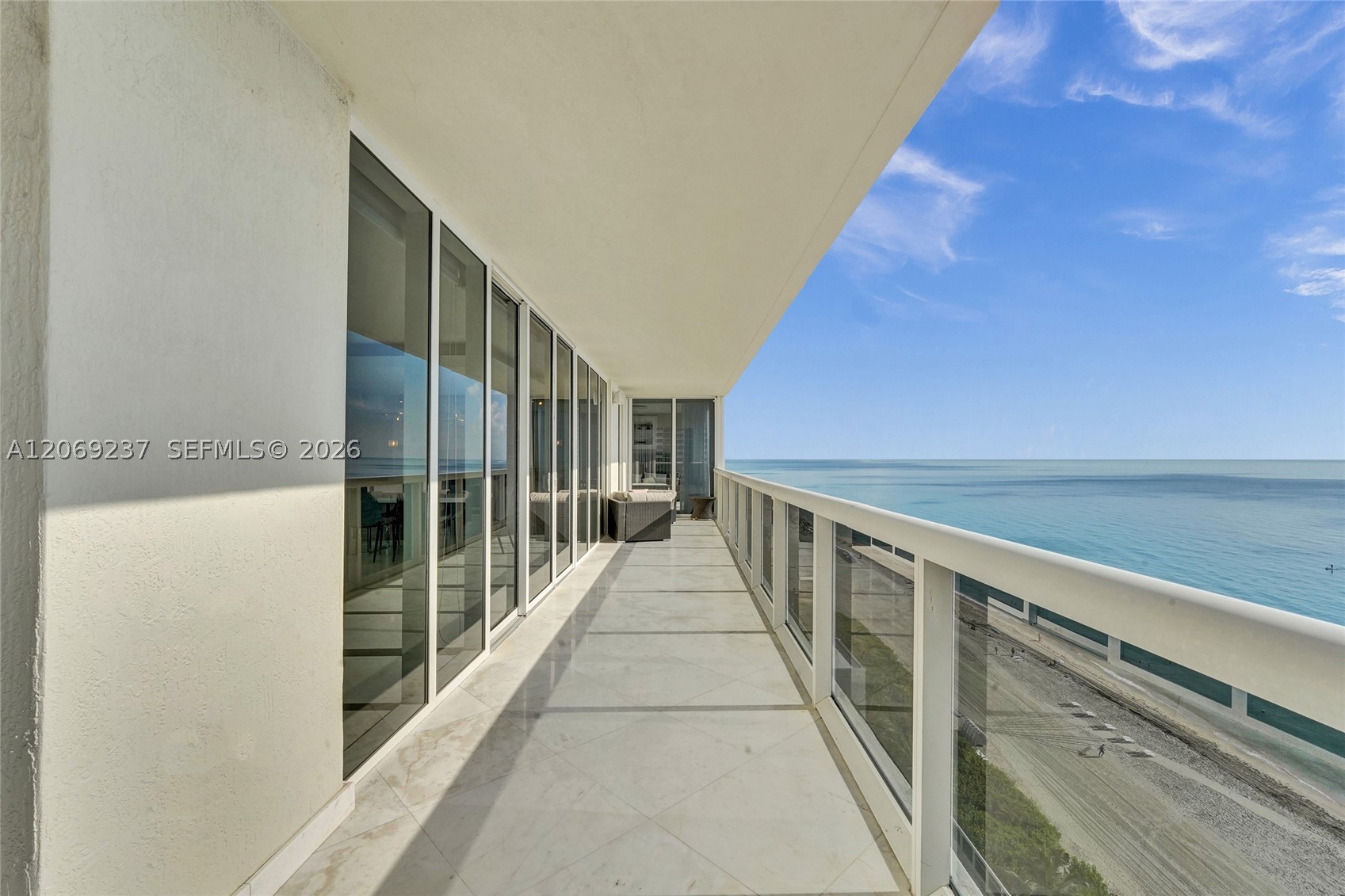 image Beach Club 252
