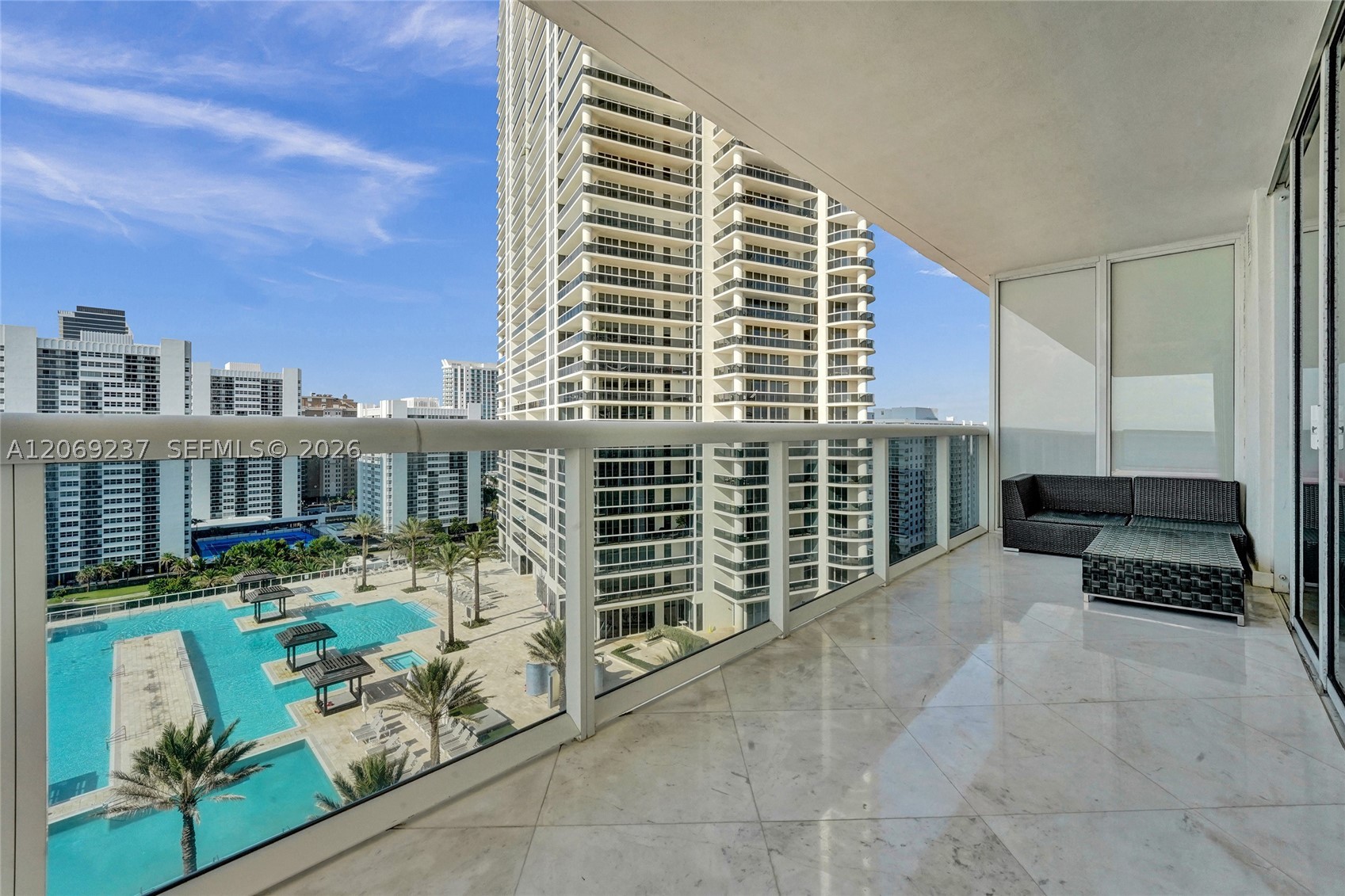 image Beach Club 255