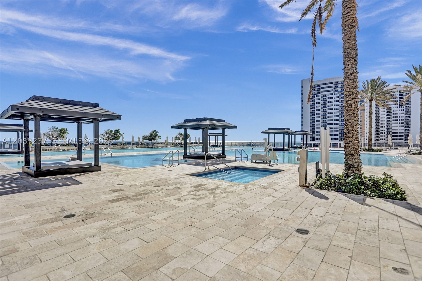 image Beach Club 270