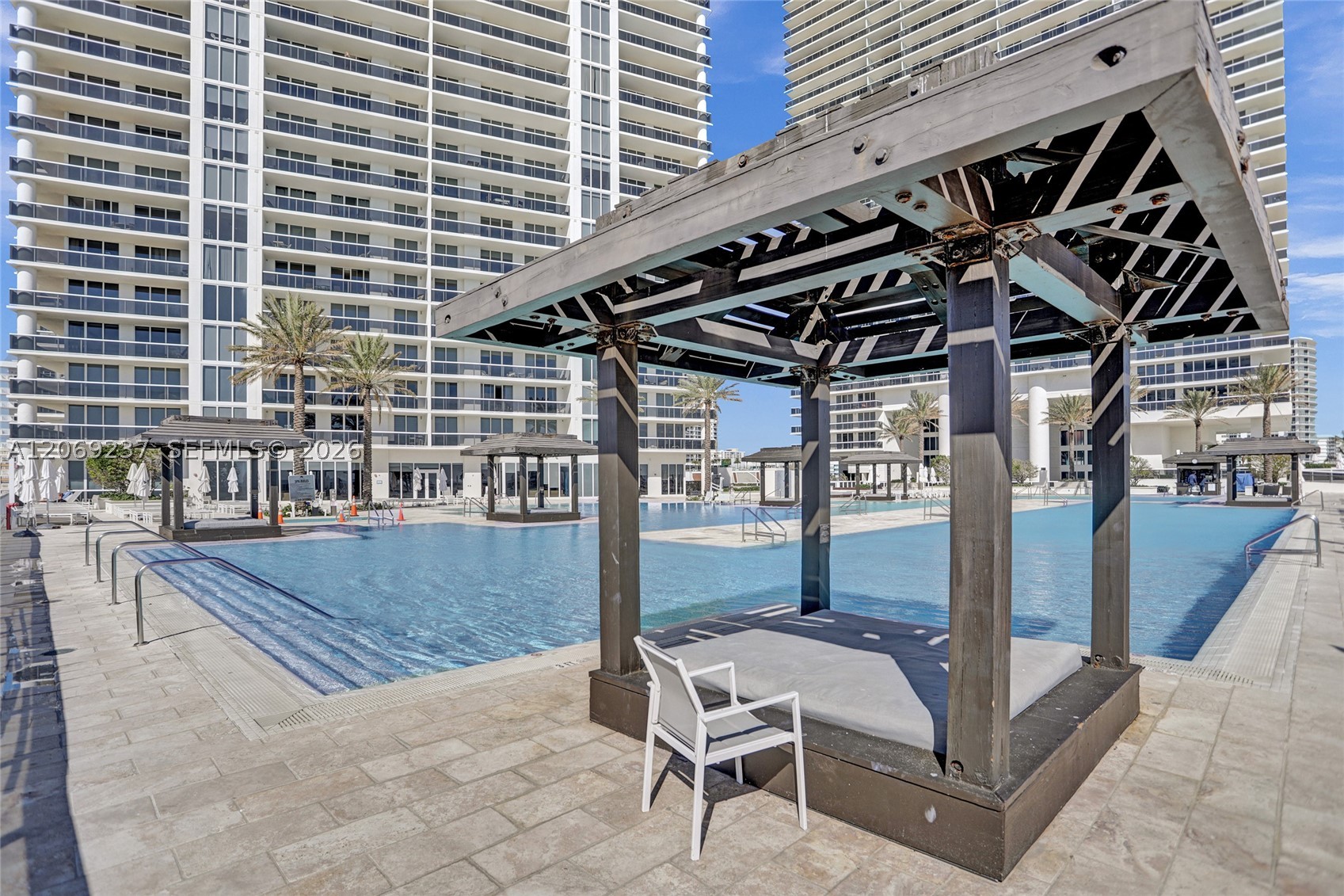 image Beach Club 272
